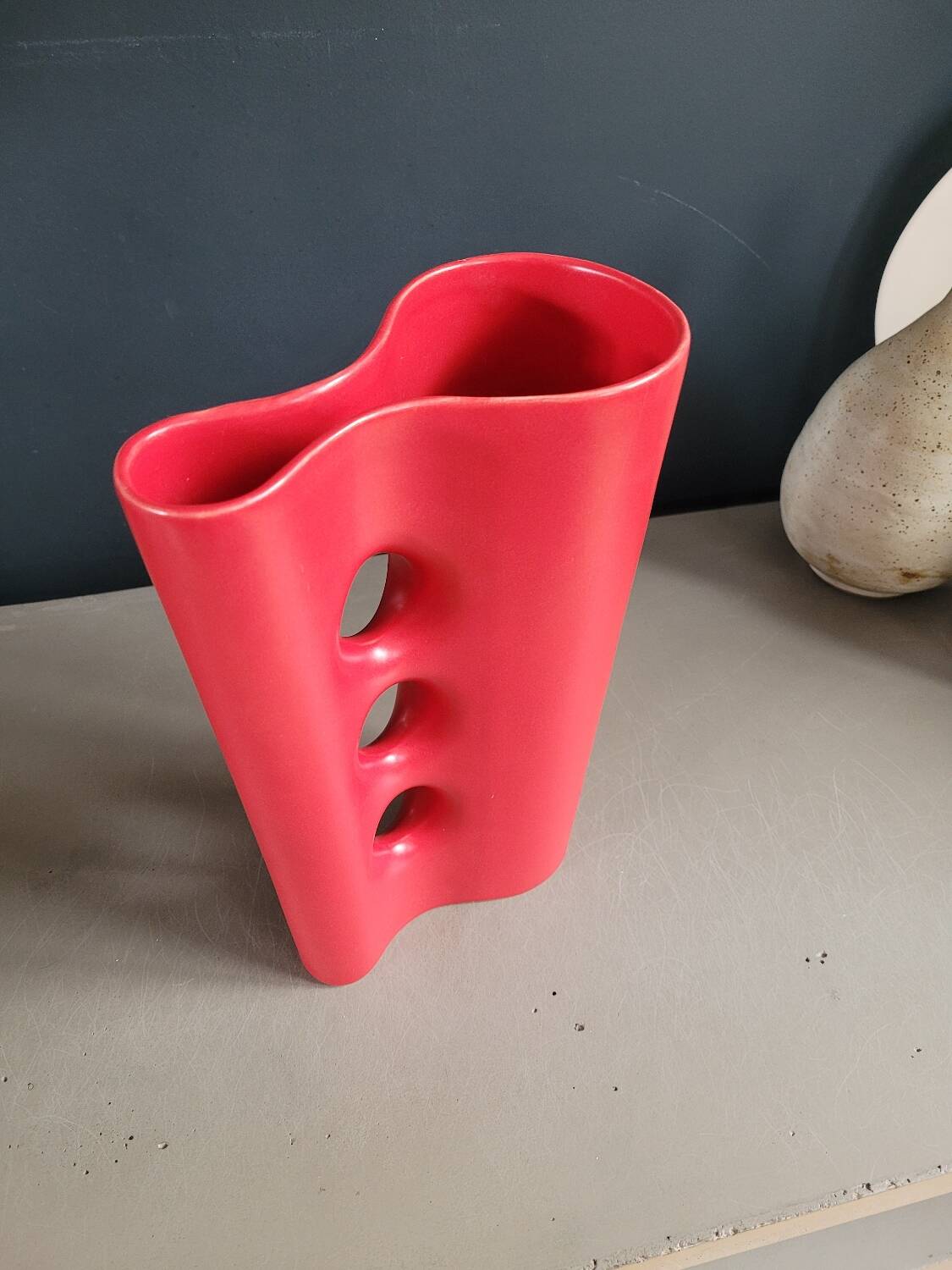 Vase en céramique rouge mat, 1960