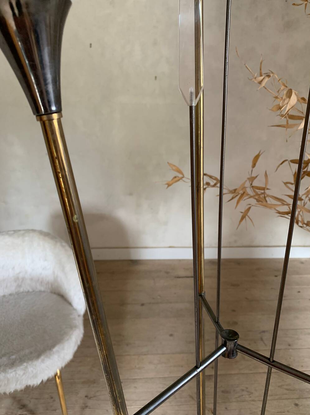 Vintage reed floor lamp in black metal and brass with three white opalines