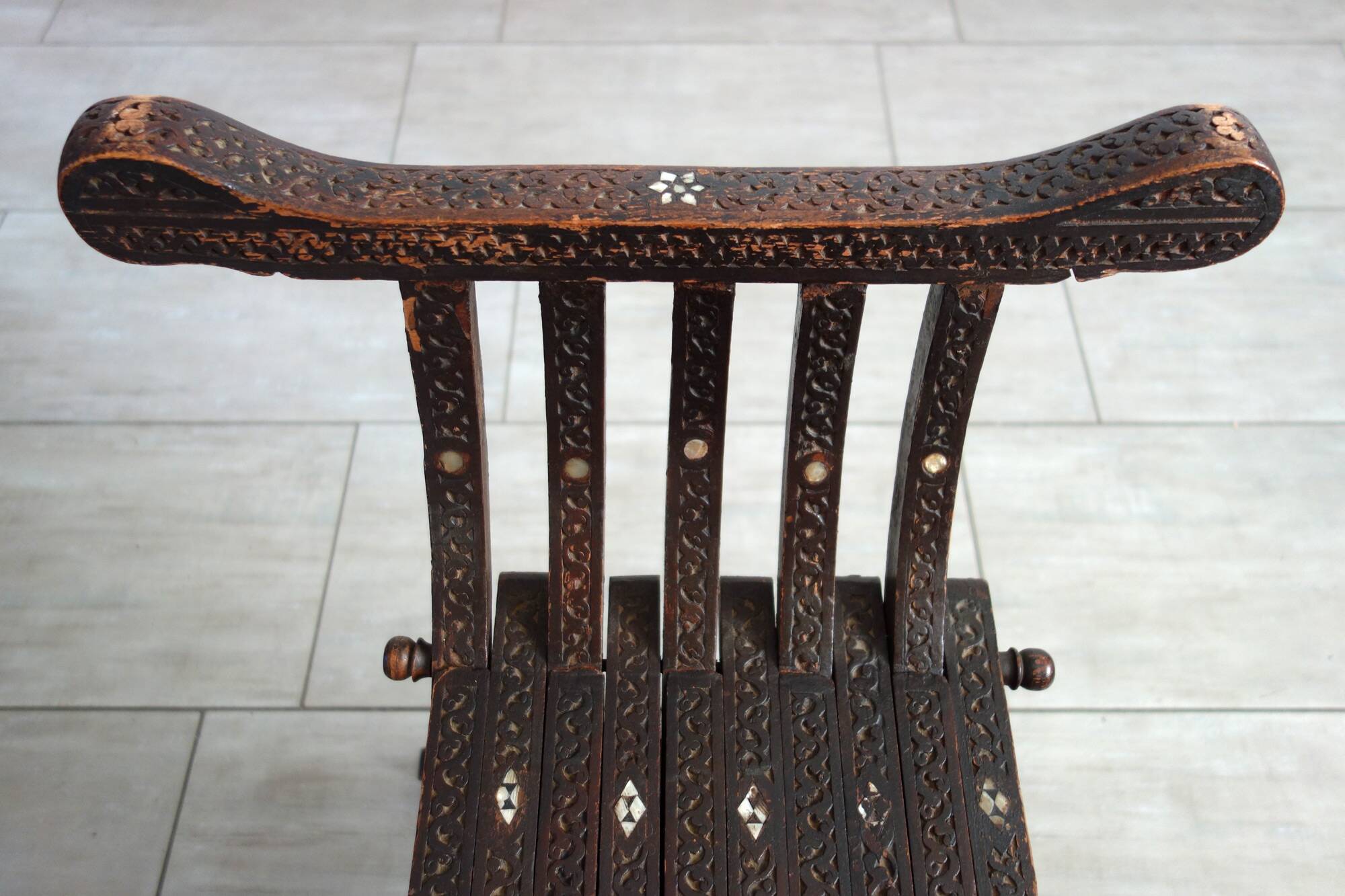 Syrian curule seat in walnut and mother-of-pearl, 19th century.