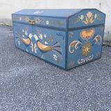 Swedish hand-painted chest 1900