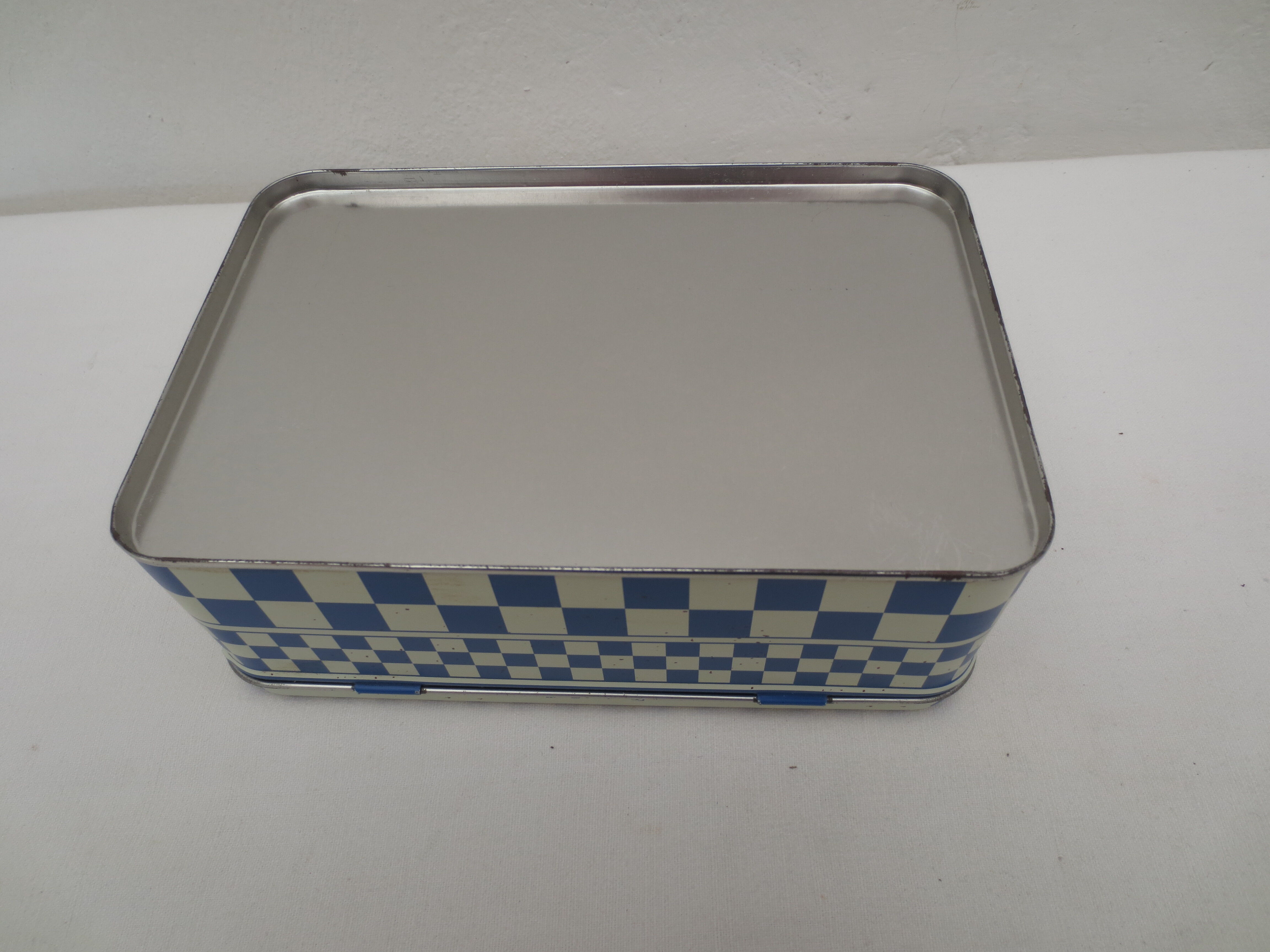 Series of 4 metal boxes, blue and white lustucru decoration