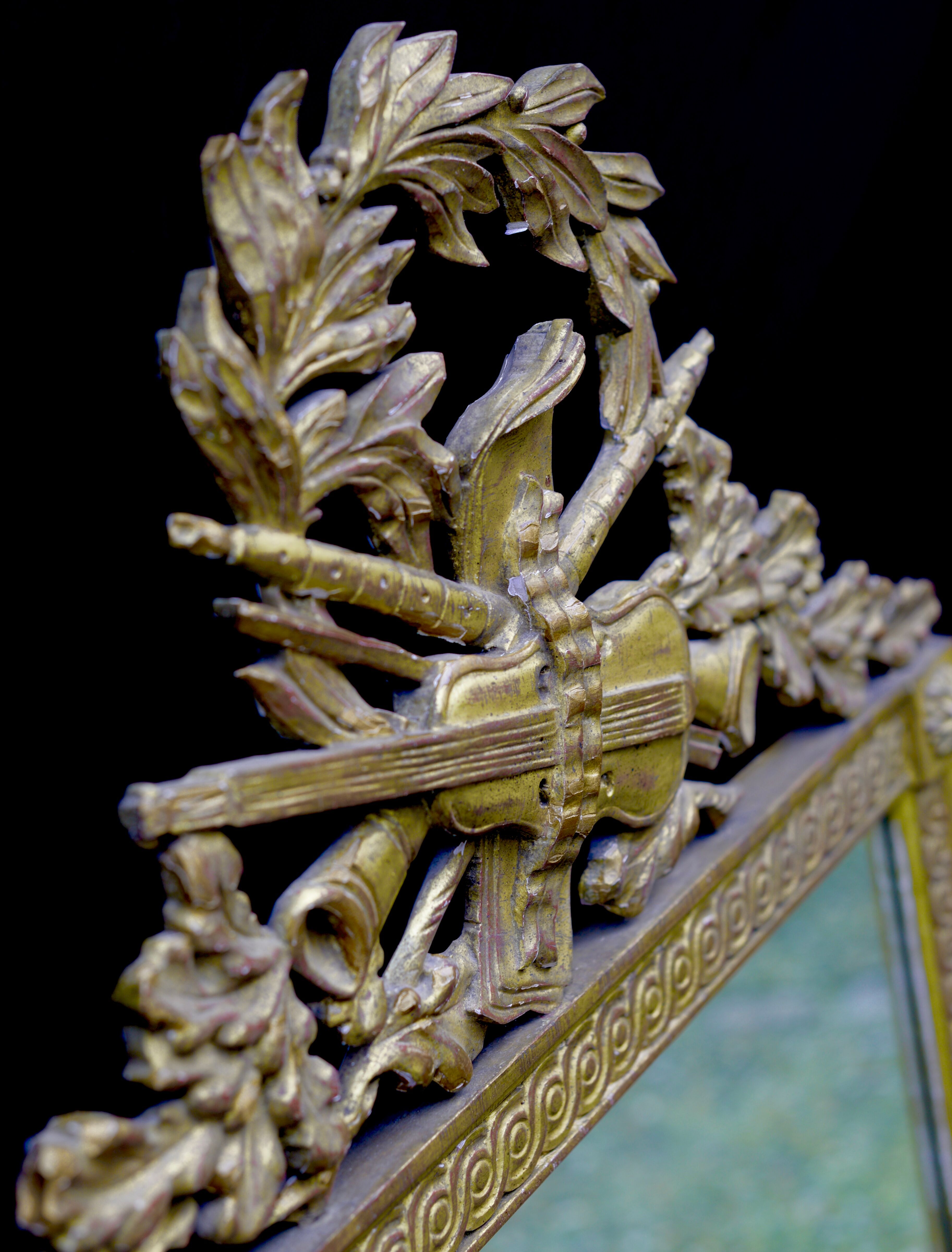 Louis XVI ice, Gilded and carved wood, Pediment with Musical Instruments
