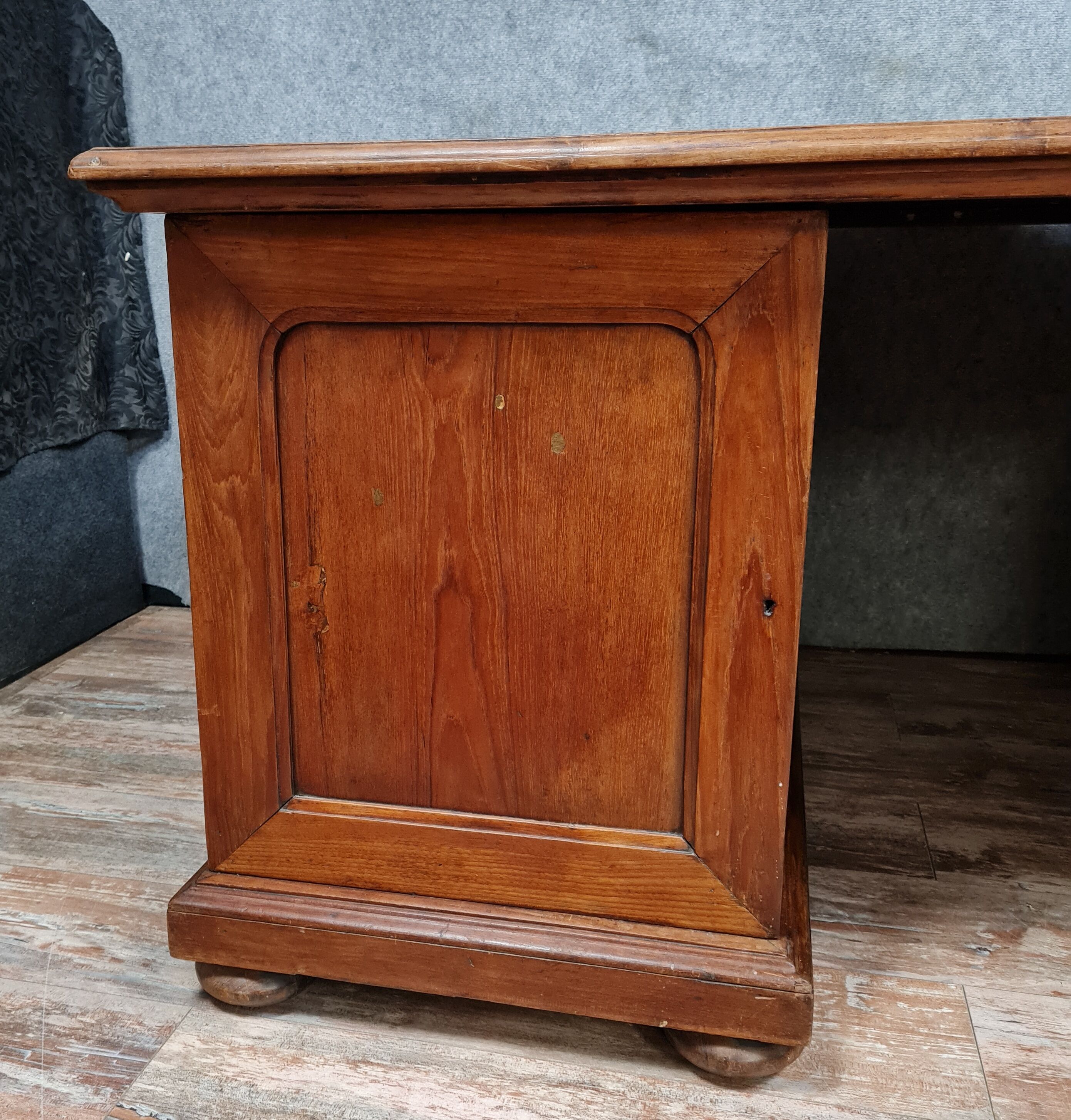 Trade furniture: double-sided desk in oak stained Napoleon III era around 1880