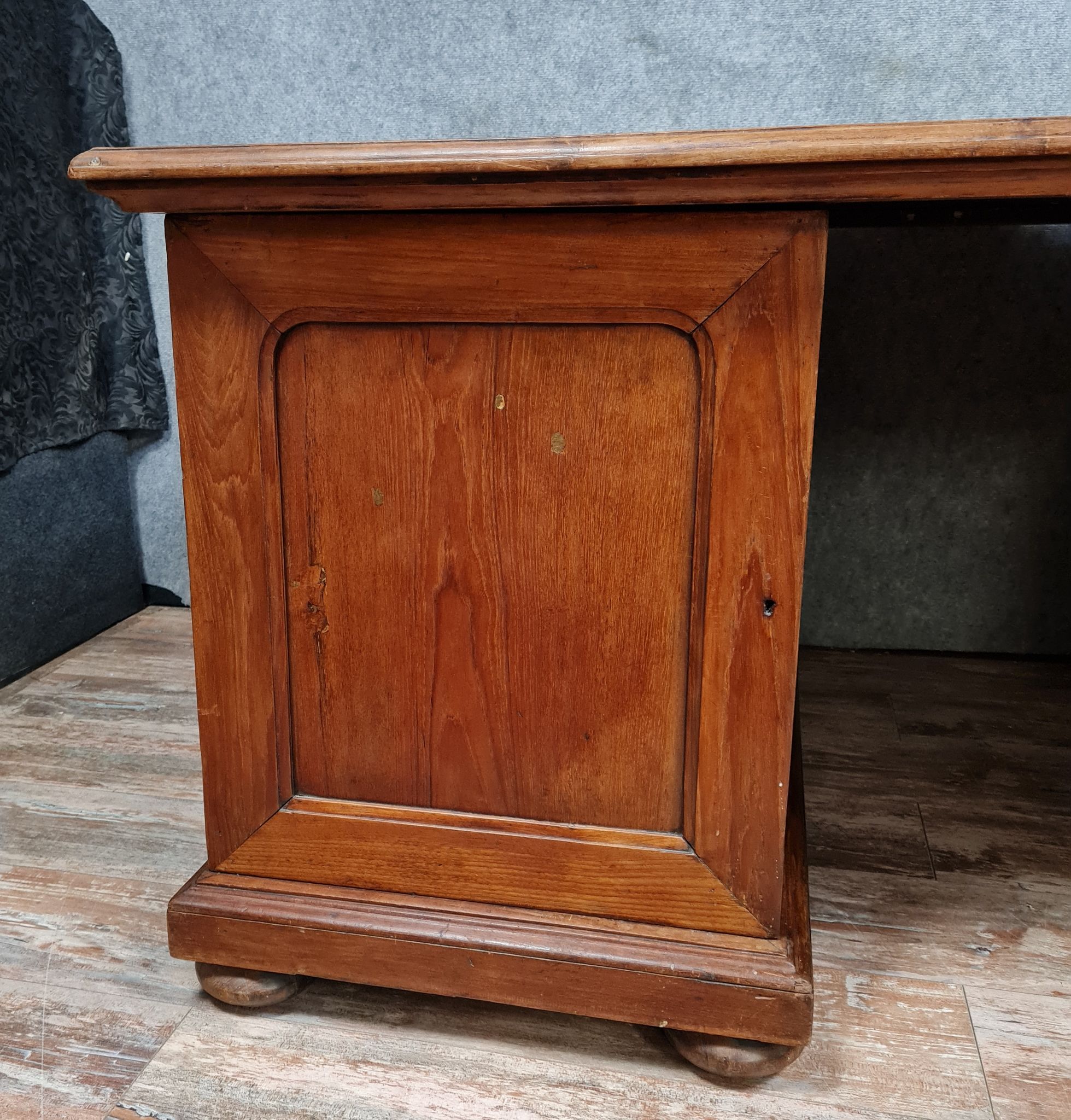 Trade furniture: double-sided desk in oak stained Napoleon III era around 1880
