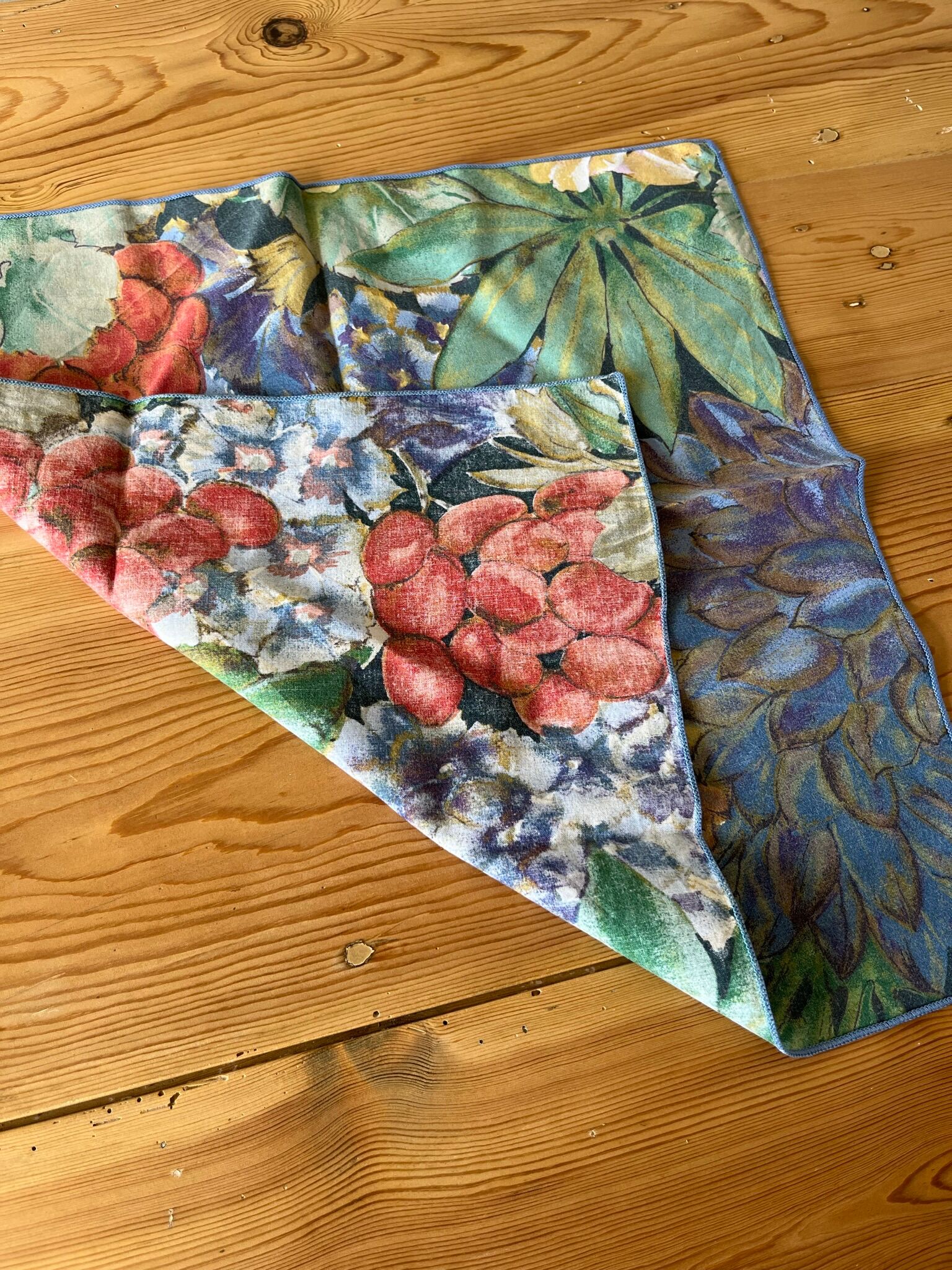 6 floral napkins