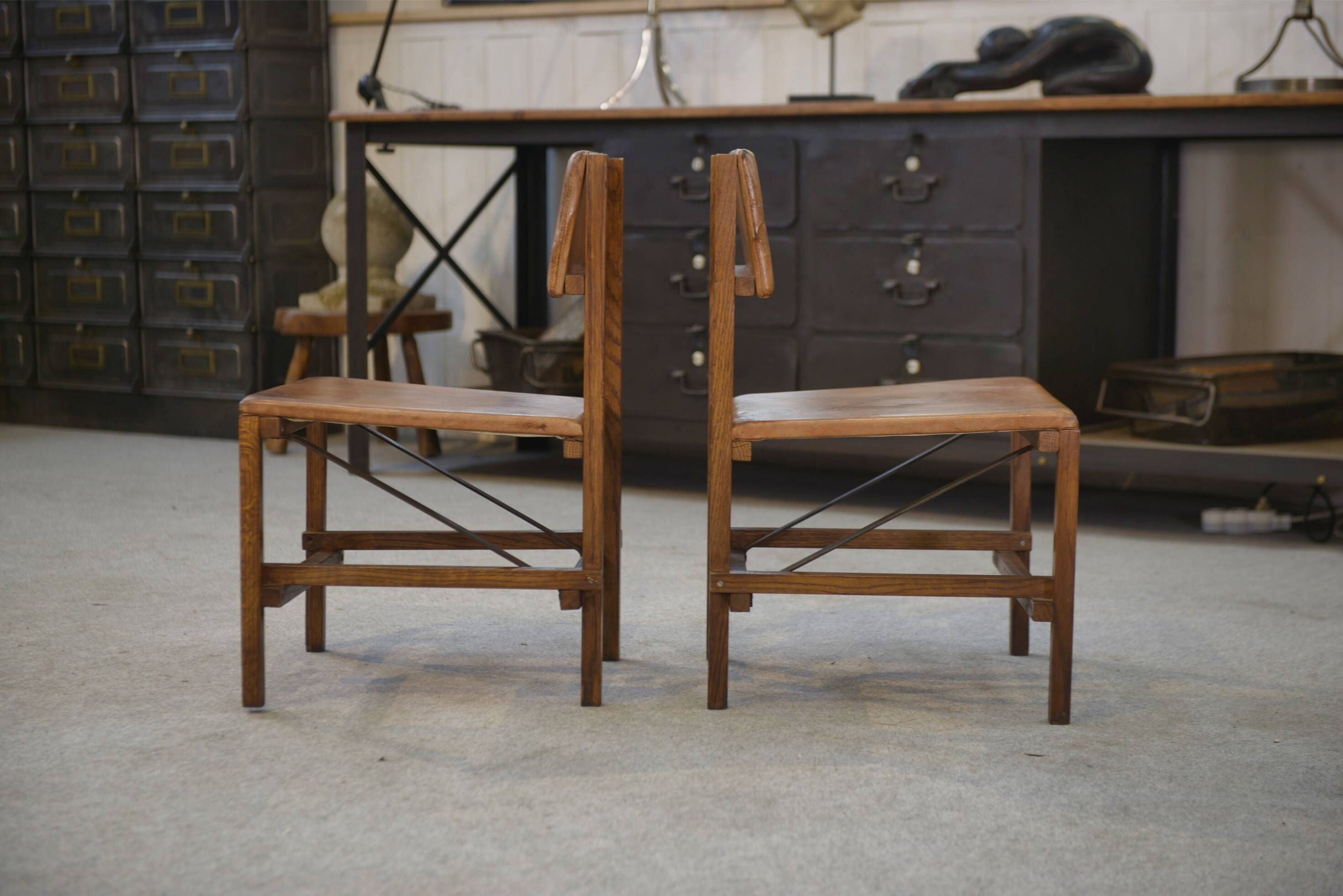 Pair of oak and leather chairs in the style of Gerrit Rietveld 1960s.