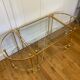 Table basse tripartite en laiton et verre