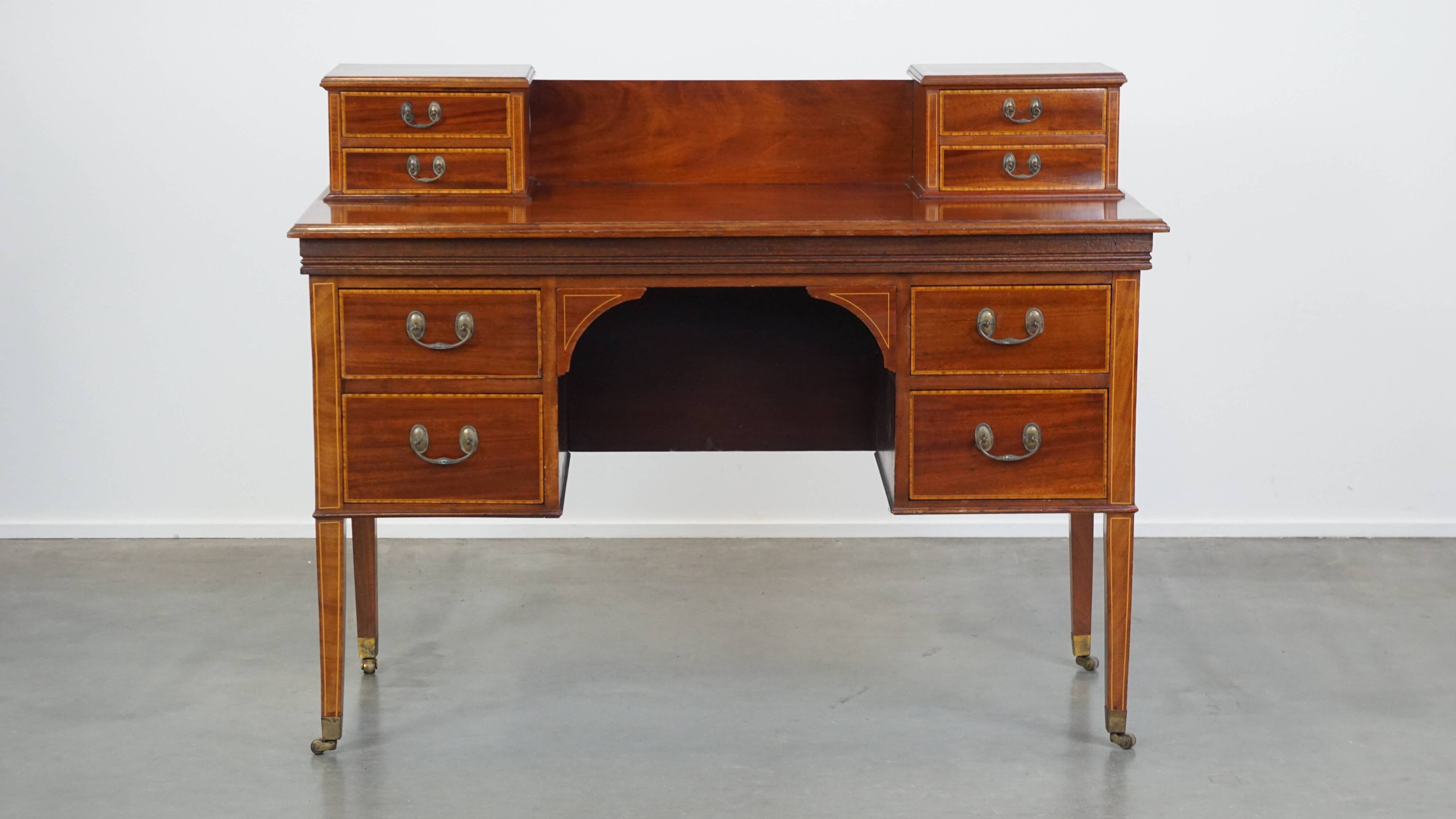 Bureau anglais de style Empire avec marqueterie de bois, XIXe siècle