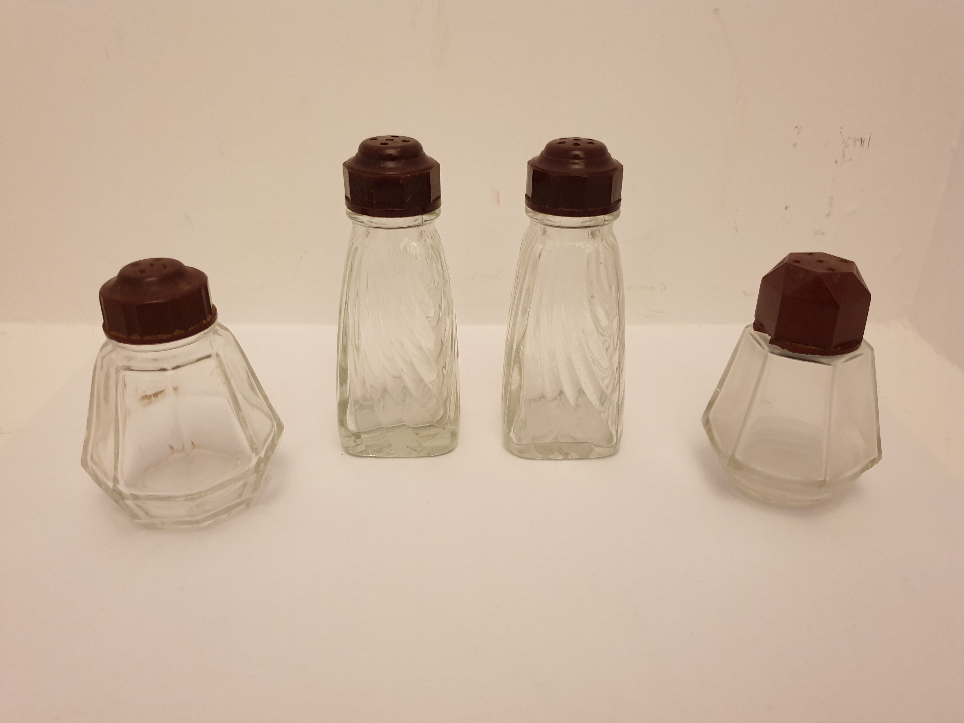 Glass and bakelite art deco salières