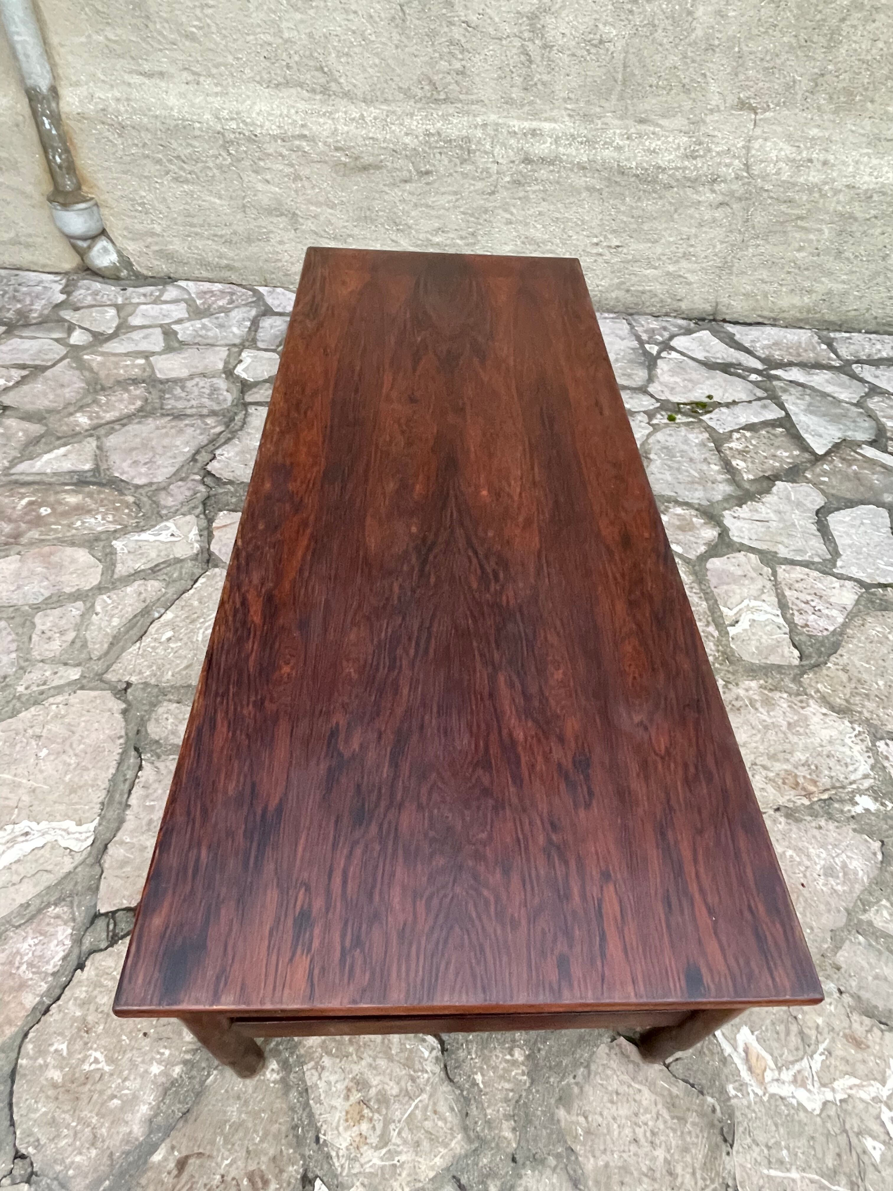 Table basse scandinave en palissandre
