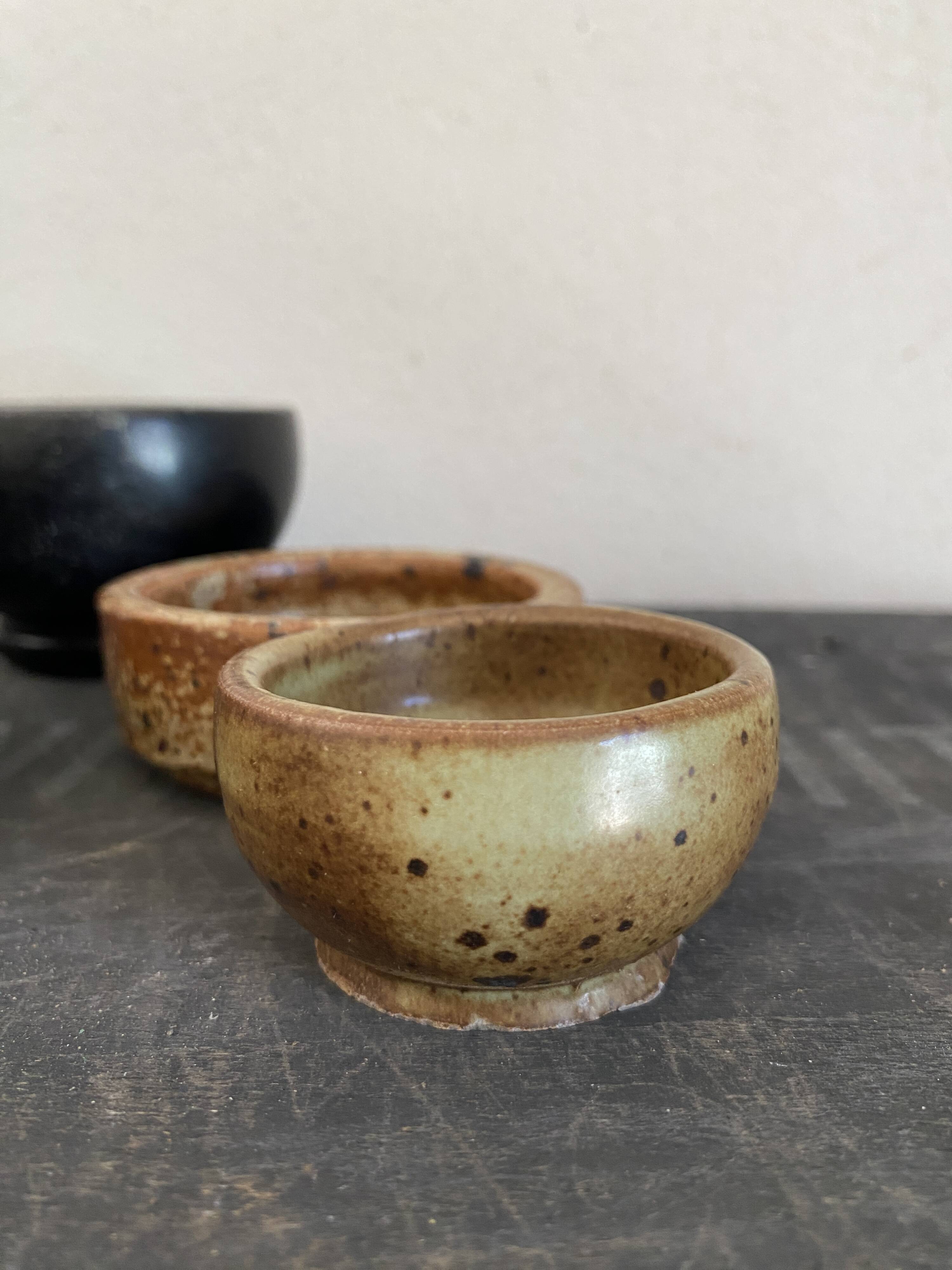 6 mini ceramic bowls, mother-of-pearl spoon