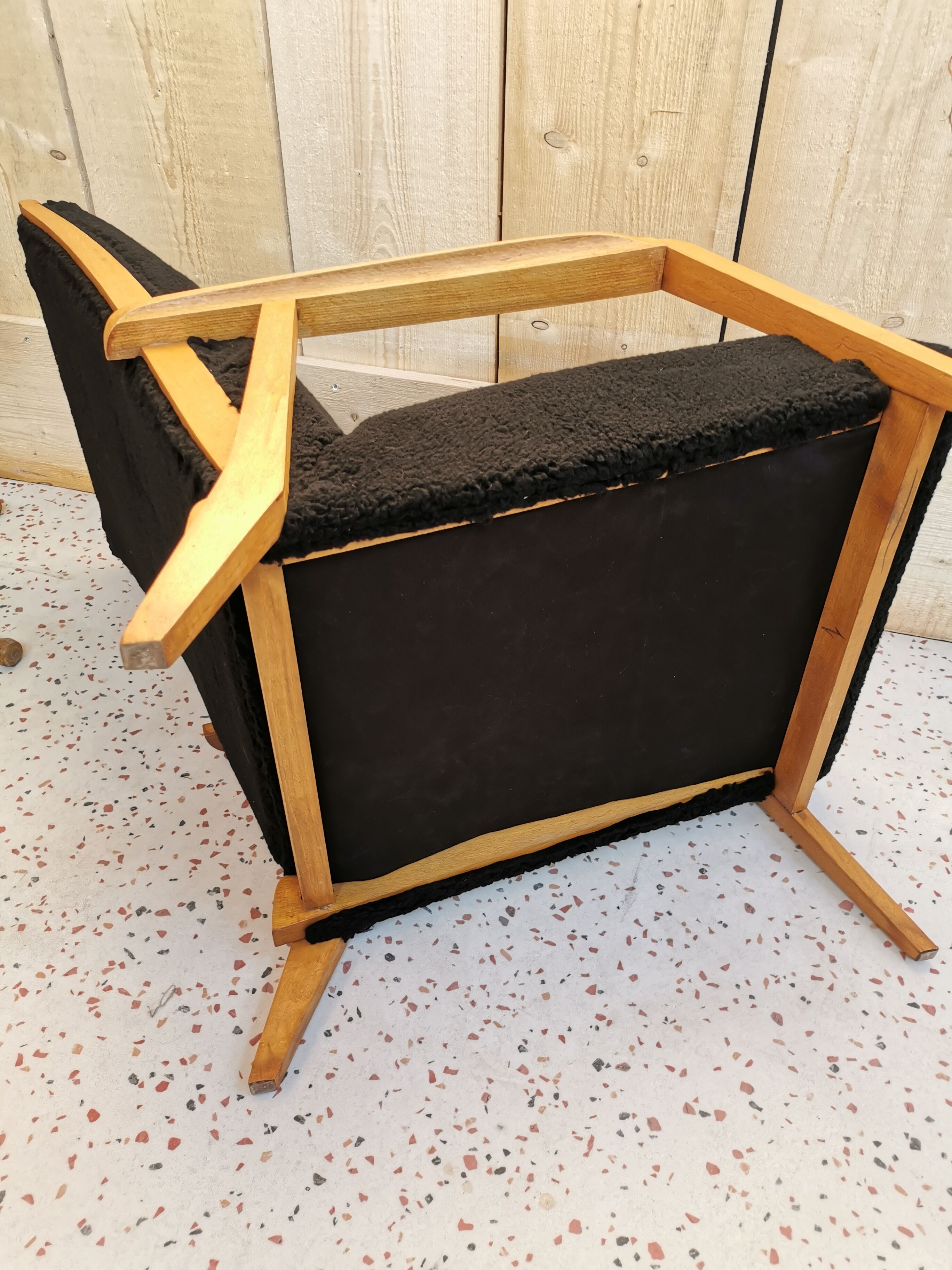 Mmoute chair