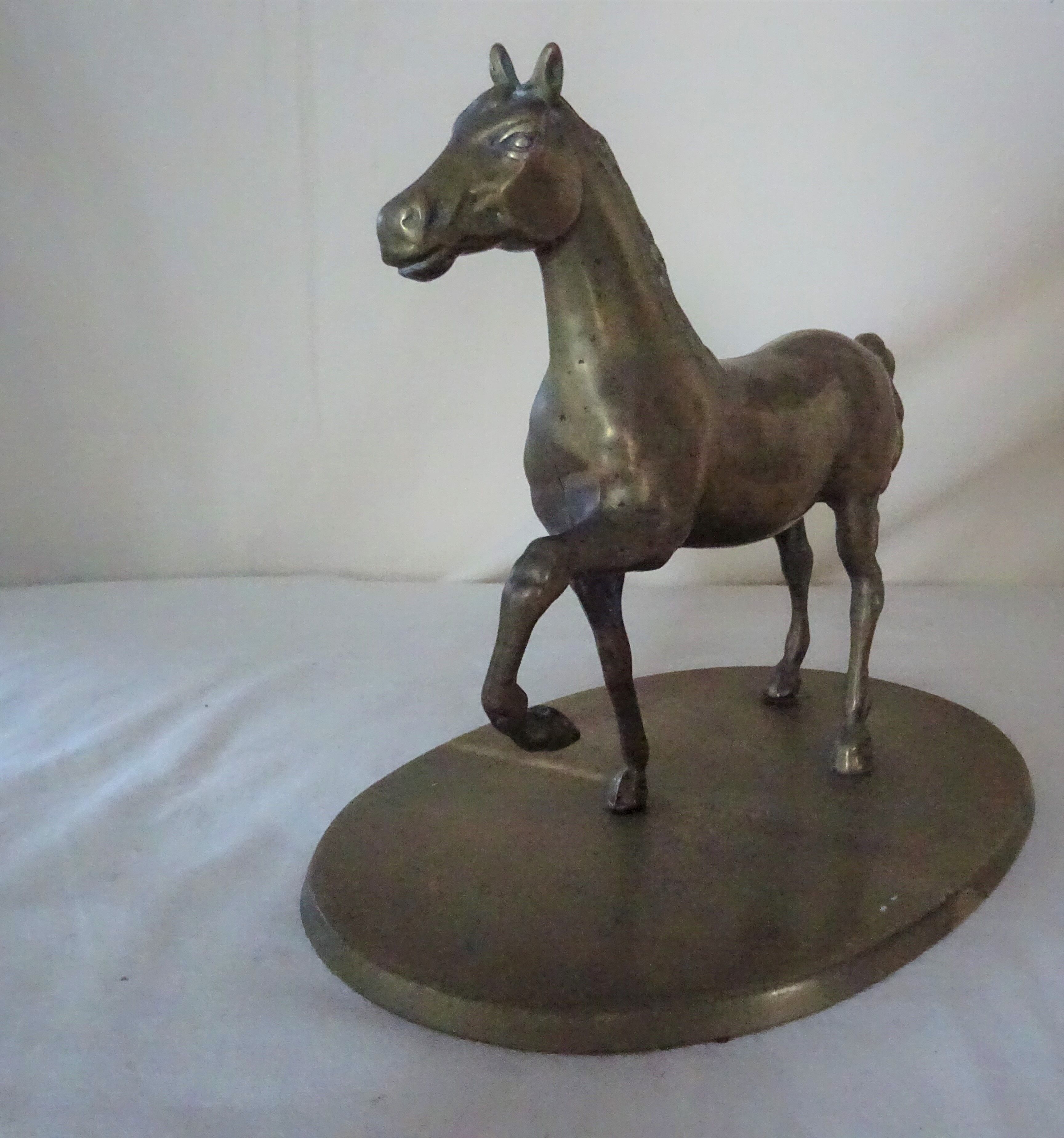 Brass horse 422112 on base