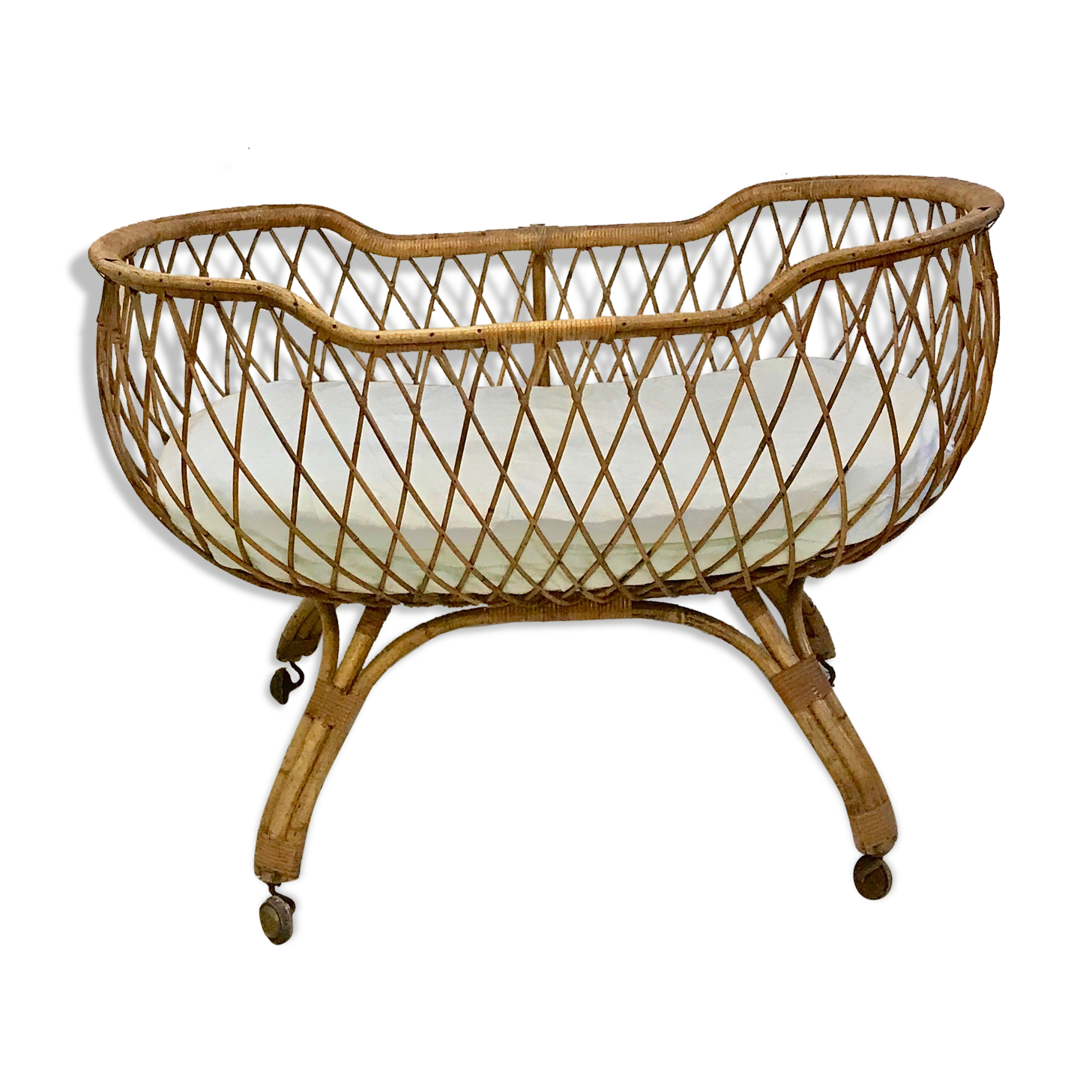 Baby rattan crib