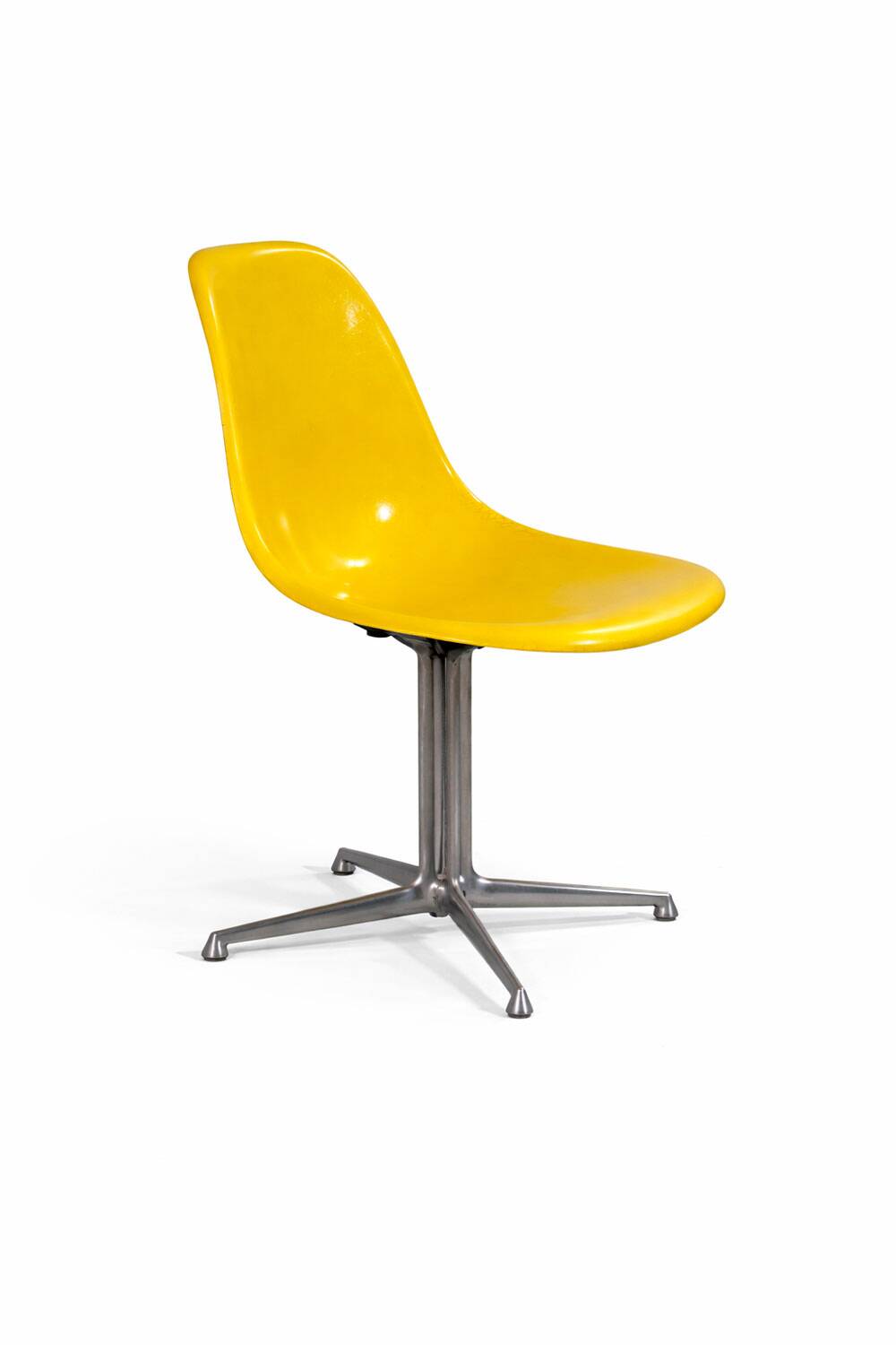 Set of 6 Charles Eames chairs