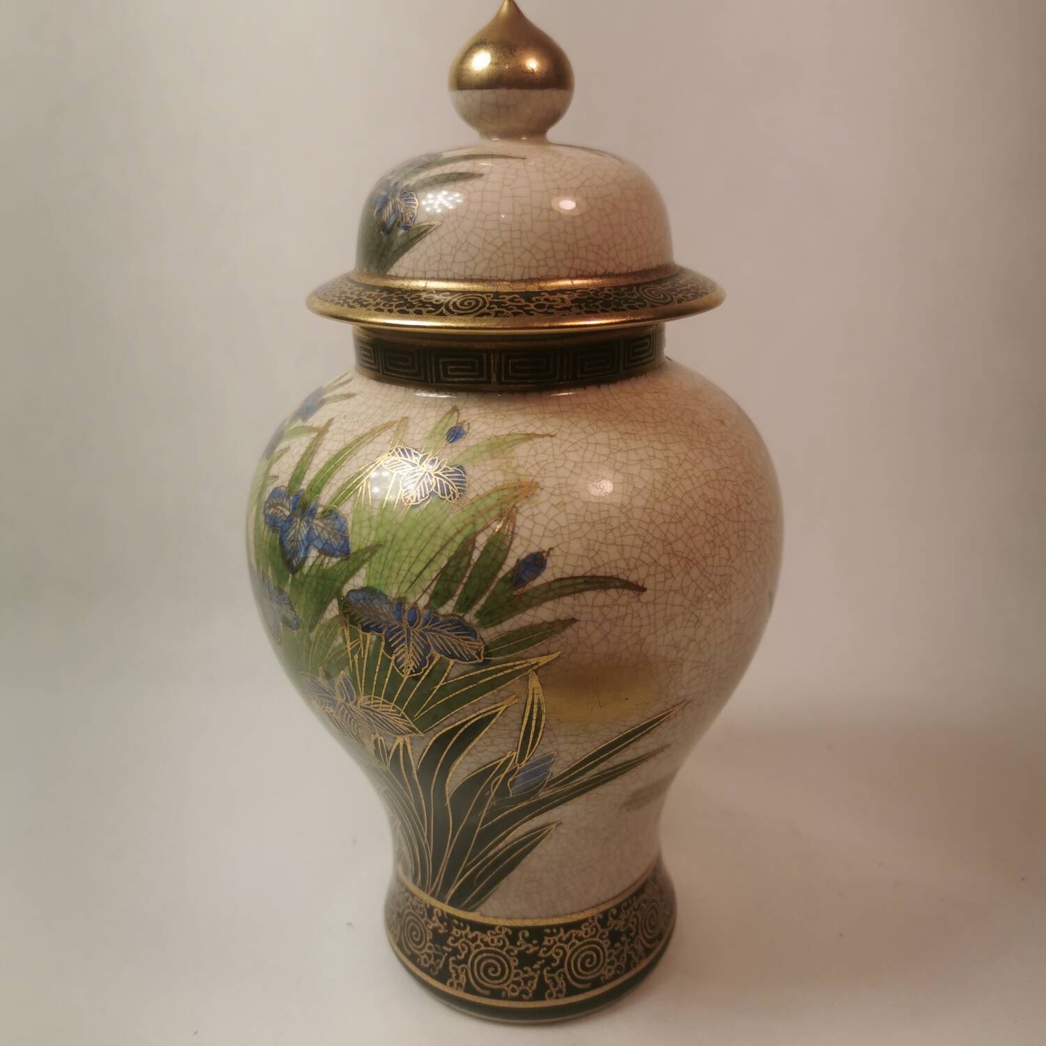 Superb Ginger Pot Vase in Japanese Porcelain Satsuma Family Shimazu Golden Iris Patterns