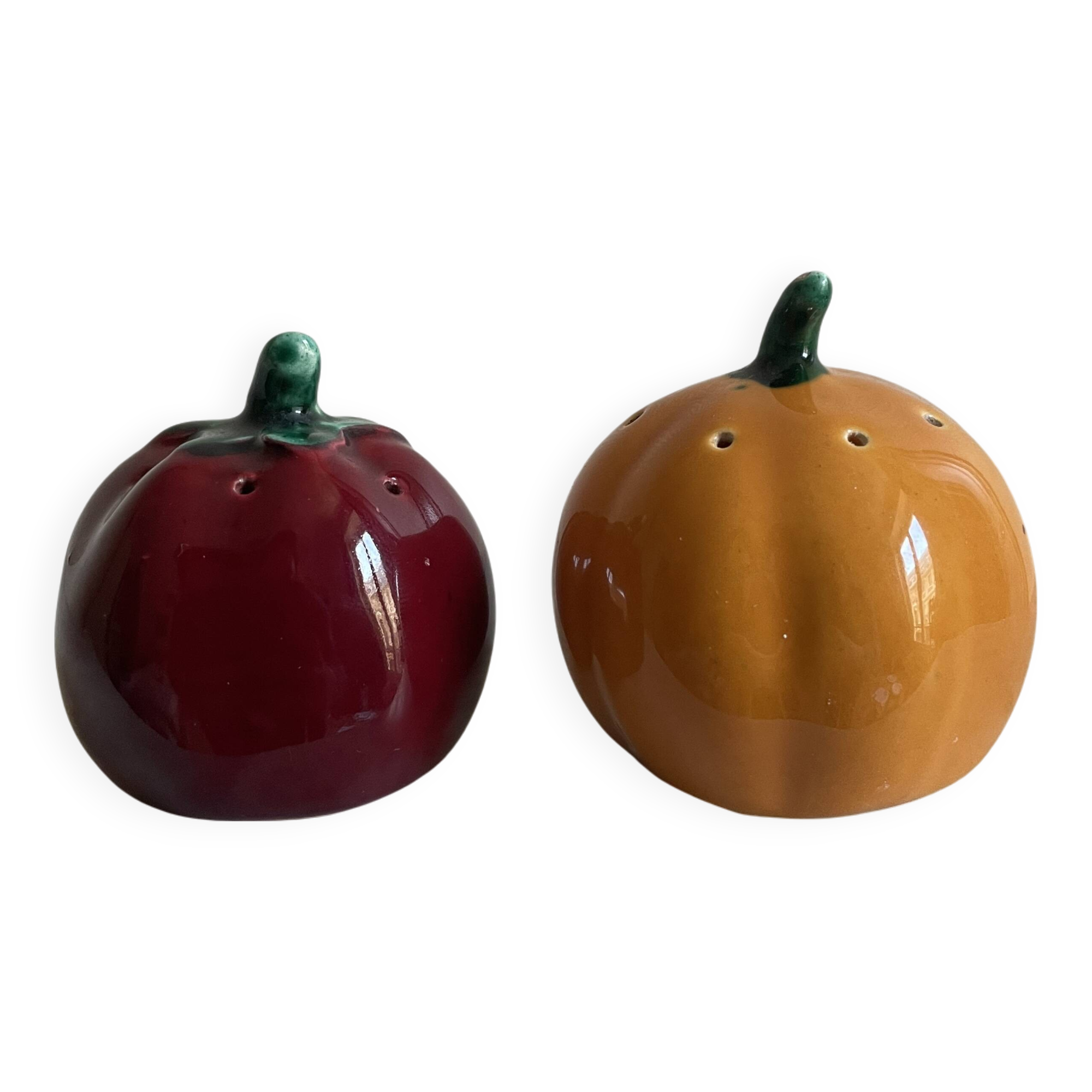 Set of ceramic salt and pepper shakers in the shape of a pumpkin tomato