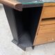 Ancien comptoir vitrine d’angle de maroquinier
