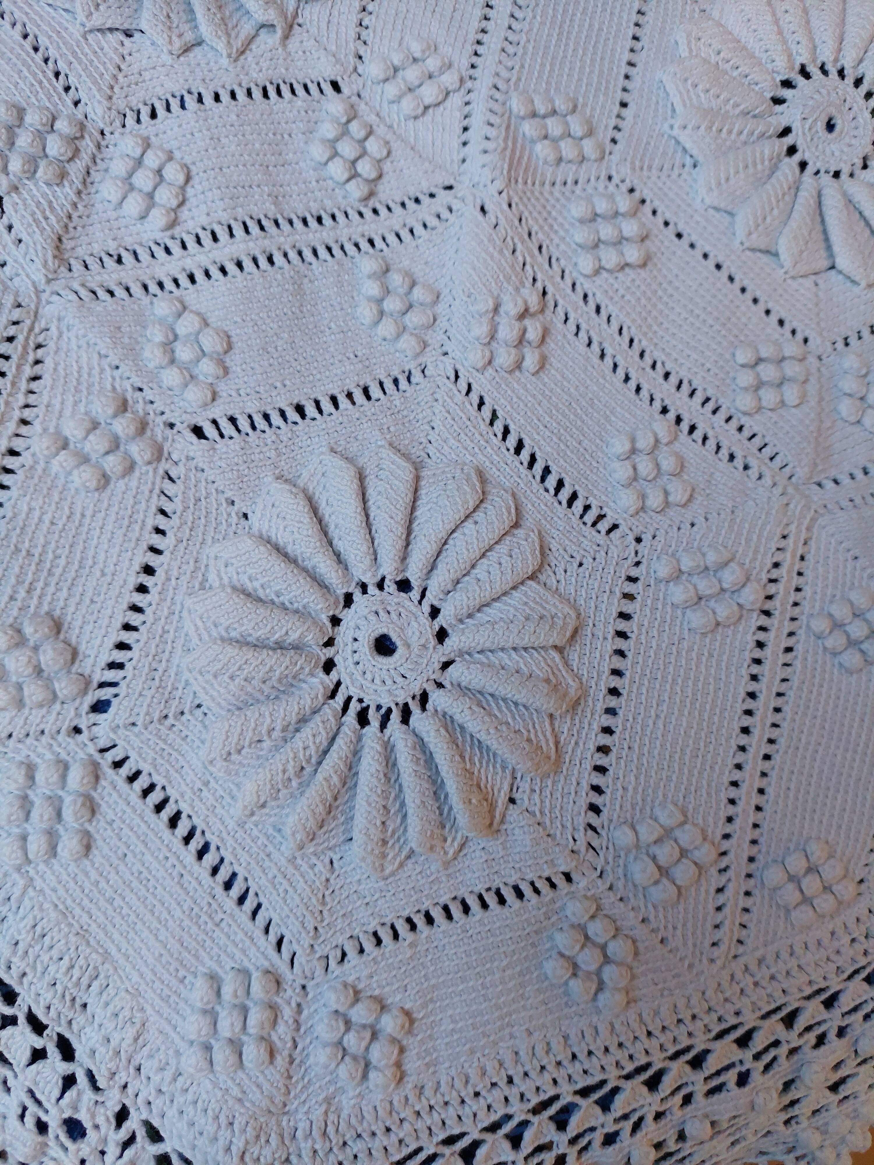 White bed throw with relief embroidery and floral patterns