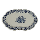 Ancient oval plate in majolica, decorations, Italy, 18th century.
