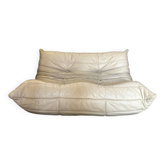 Canapé Togo cuir 2 places par Michel Ducaroy pour Ligne Roset