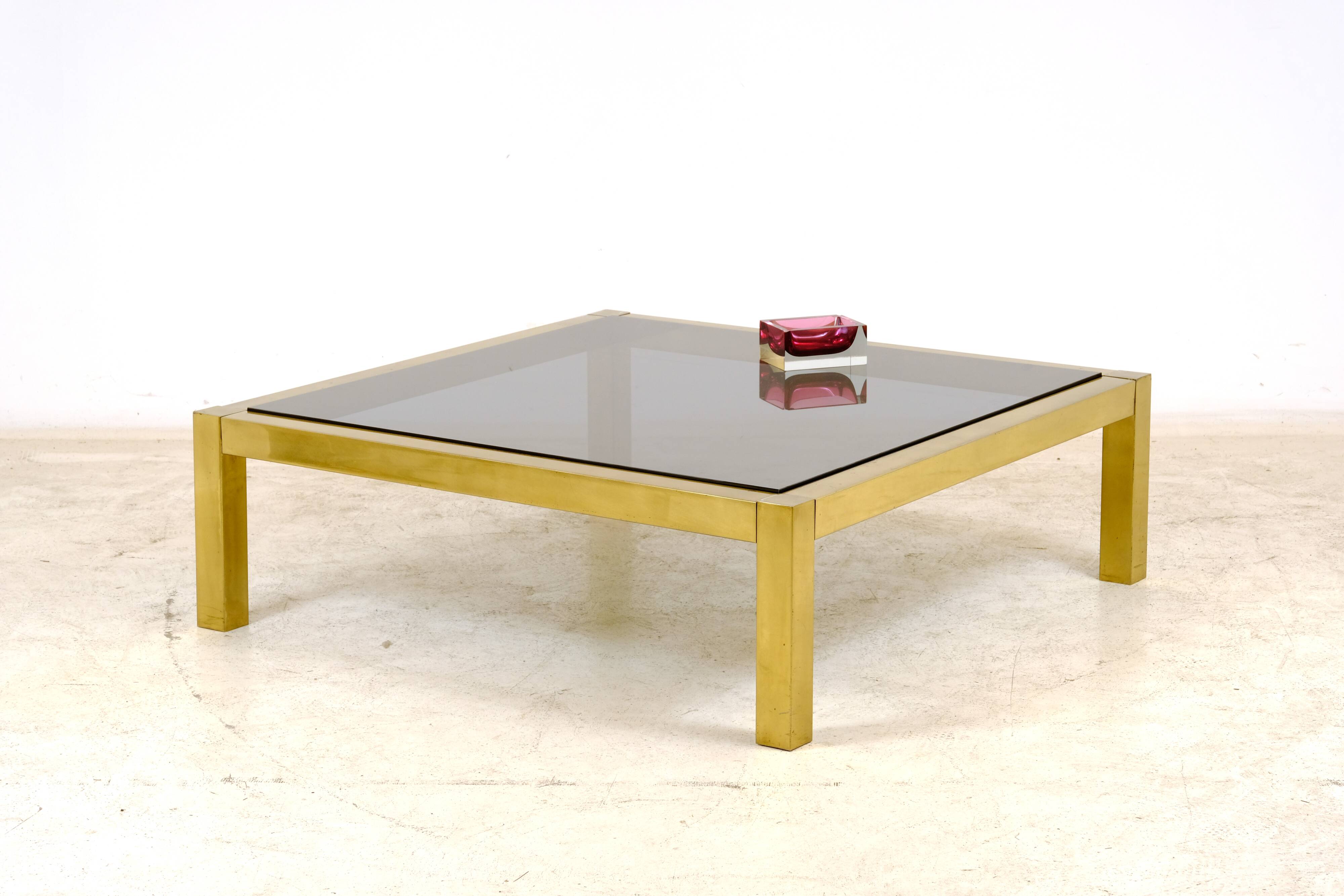 Table basse XXL laiton et verre fumé 1970