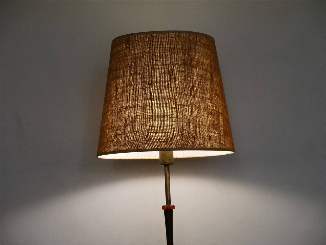Lampadaire danois en verre, laiton et palissandre 1960