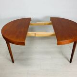 Extendable round table