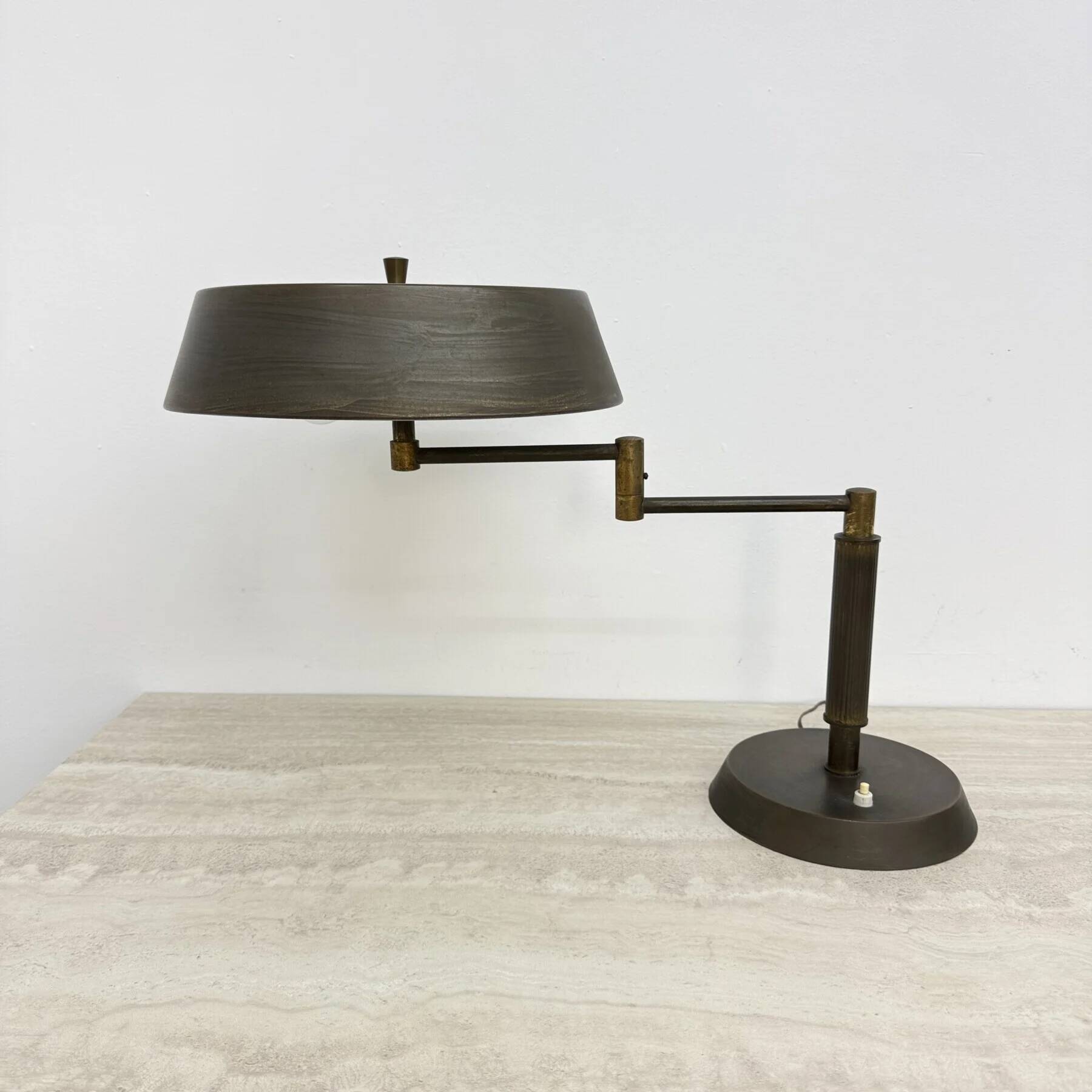 Mid-century Italian brass table desk lamp with pantograph arm, 1940s