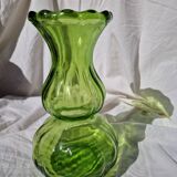Vase en verre vert