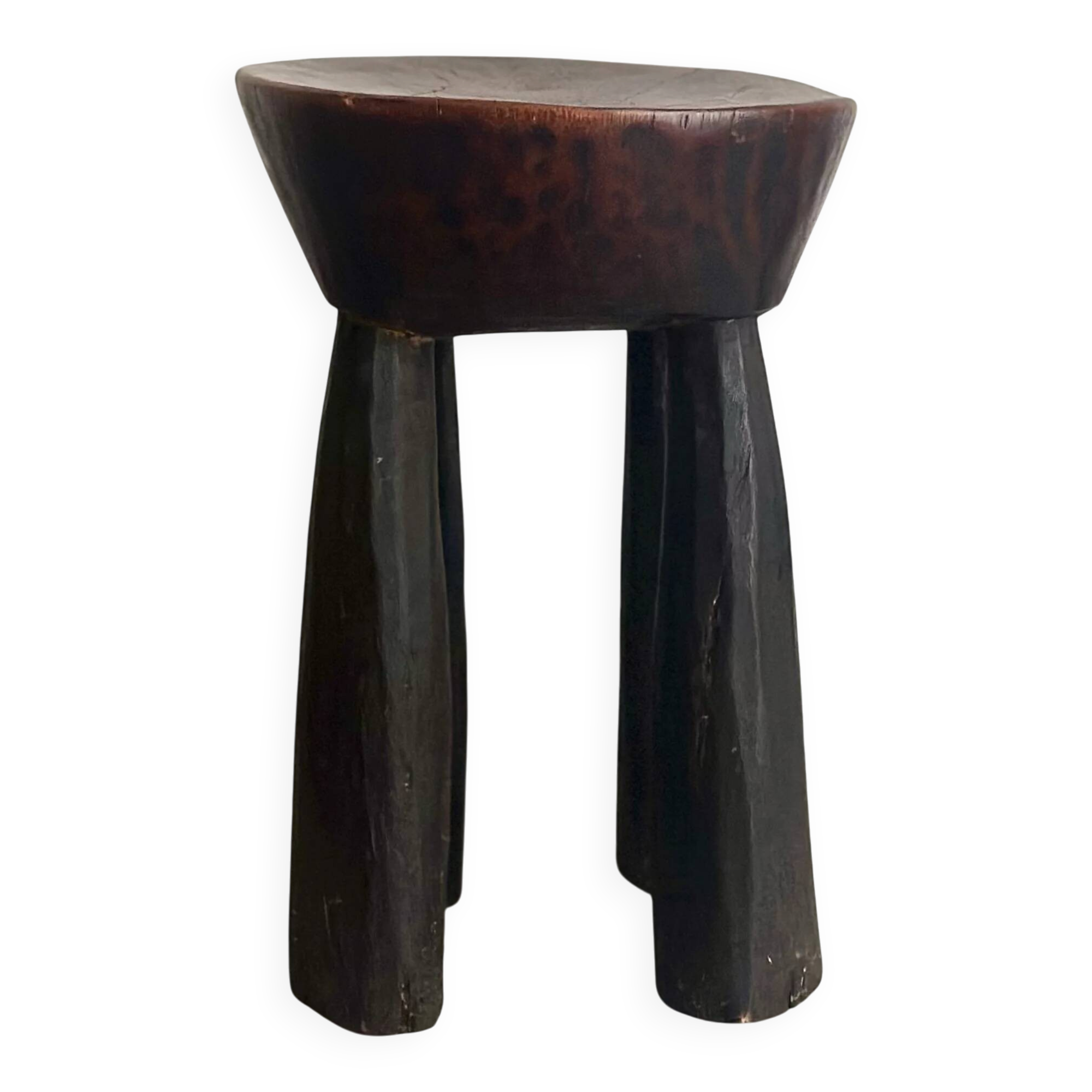 Tabouret tripode en bois sculpté, art sénoufo
