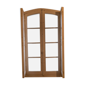 Fenêtre avec volets intérieurs