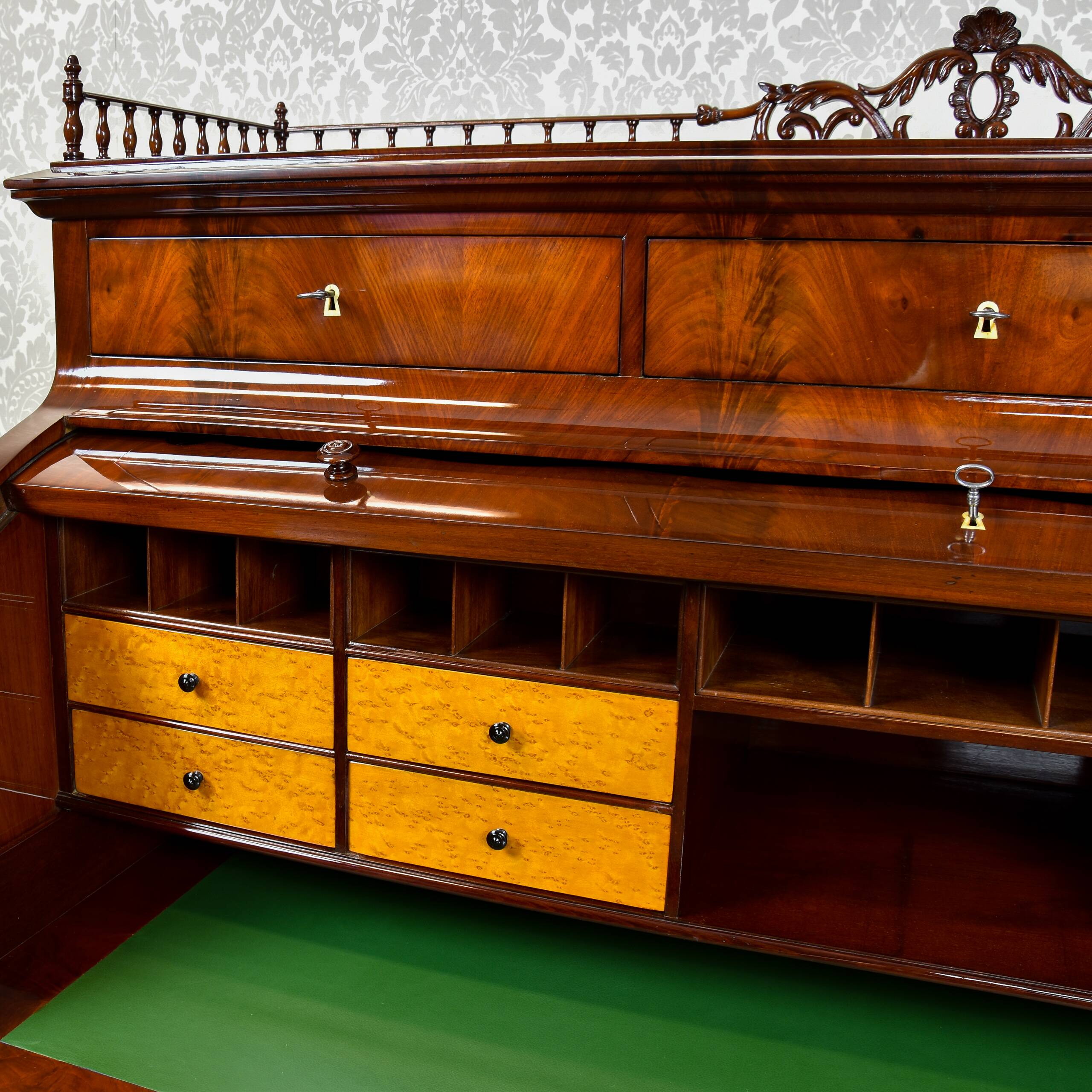 Large cylinder desk Louis-Philippe in mahogany and maple - 1840-1860