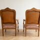 Paire de fauteuils Louis XV en noyer blond