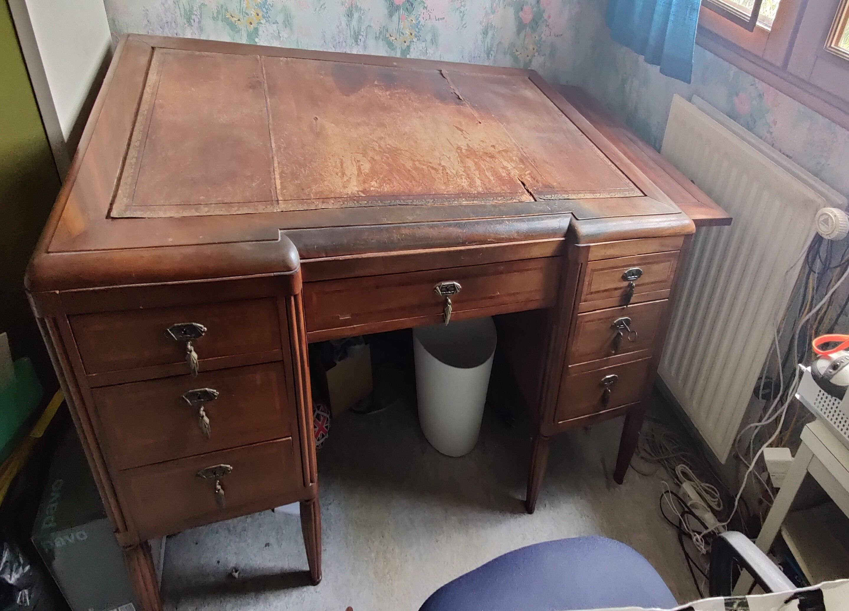 Vintage art deco office