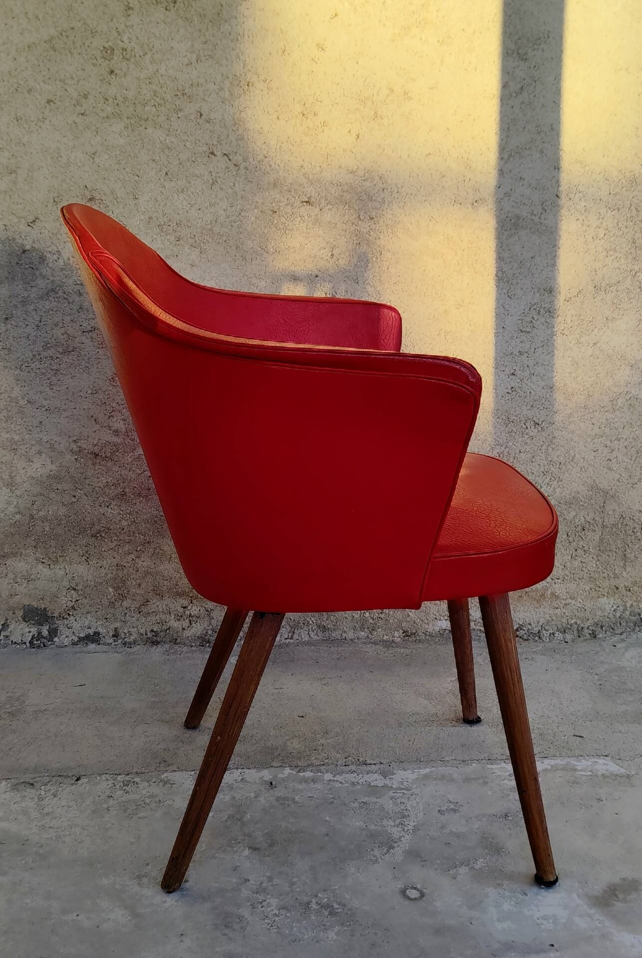 Cocktail chair in wood and red moleskin - 1960s