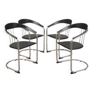 ensemble de quatre chaises,