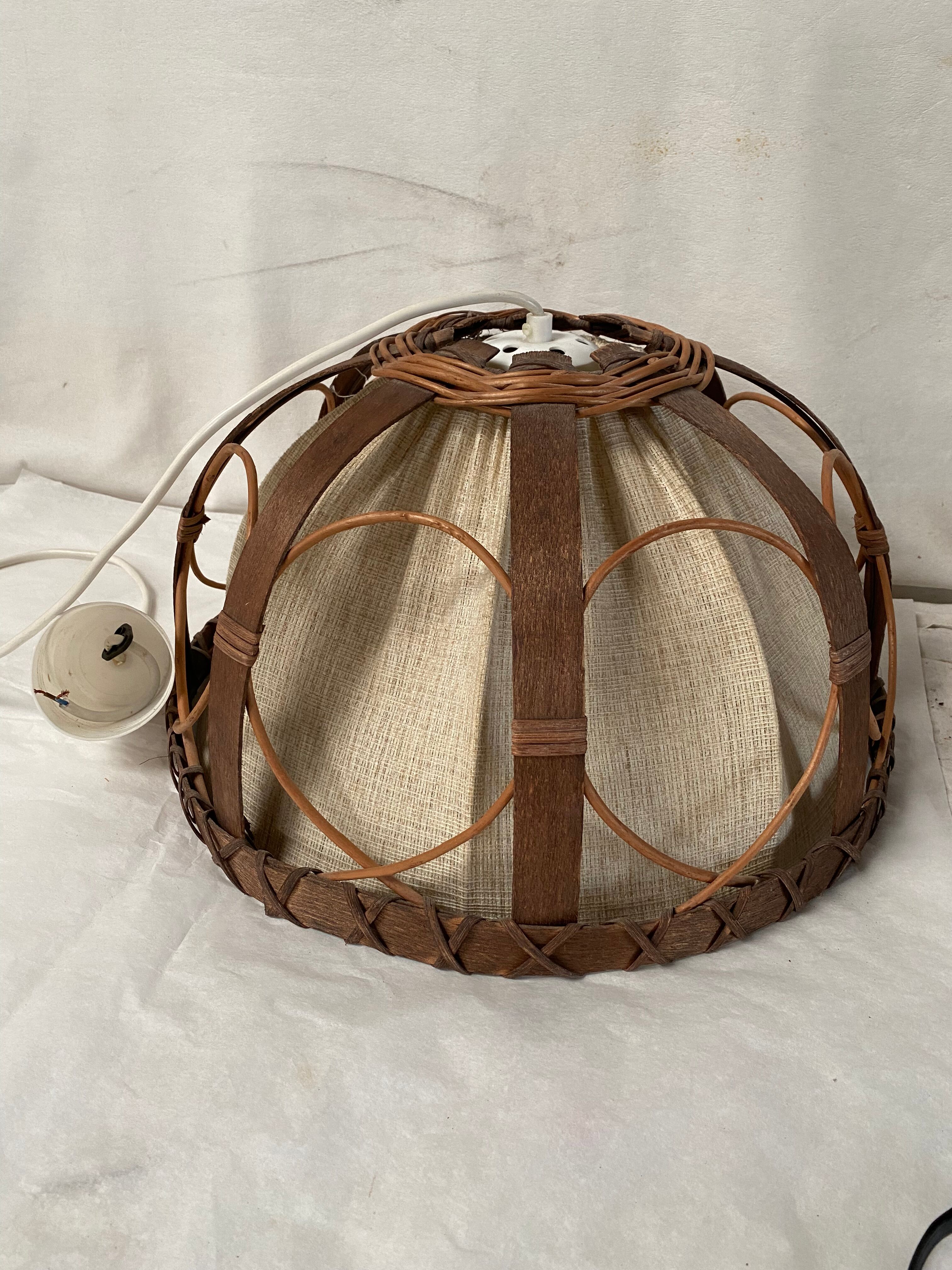 Vintage suspension lamp in rattan and linen