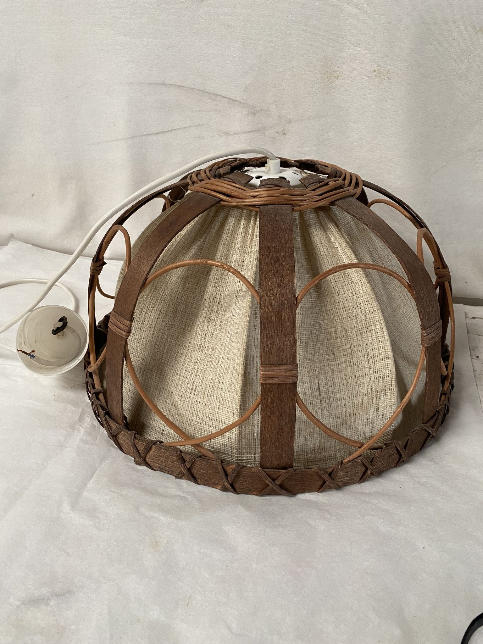 Suspension vintage en rotin et lin