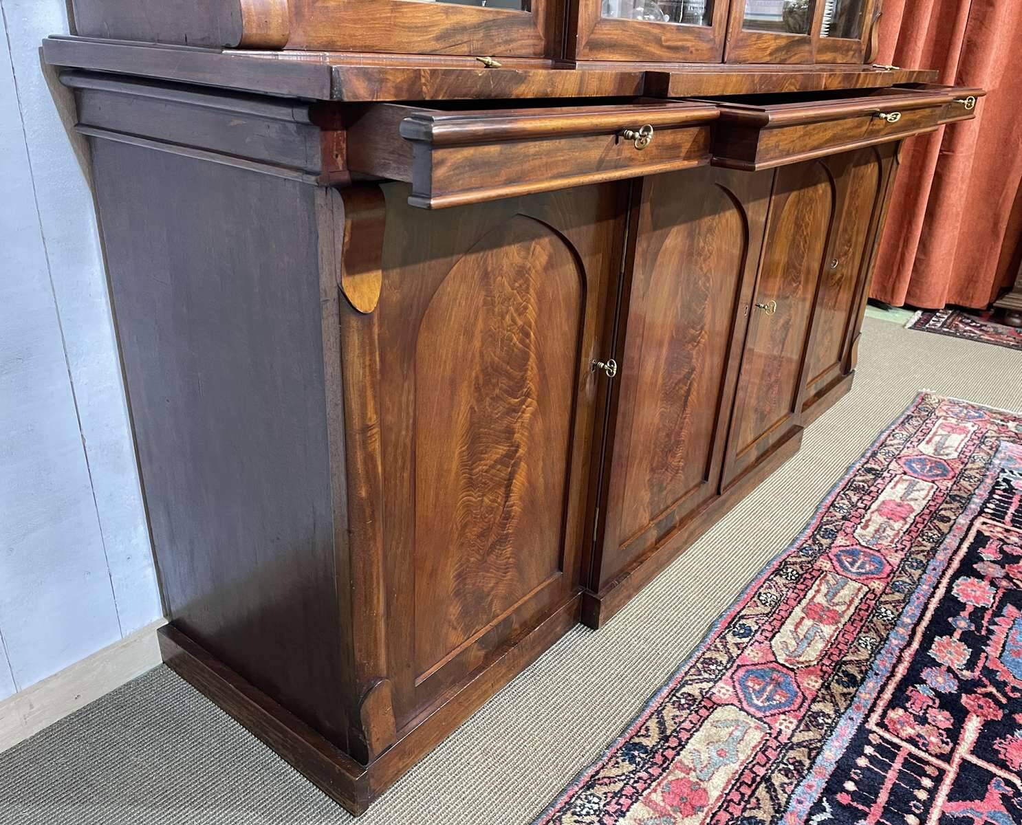 Victorian library with 8 doors, 19th century in mahogany.