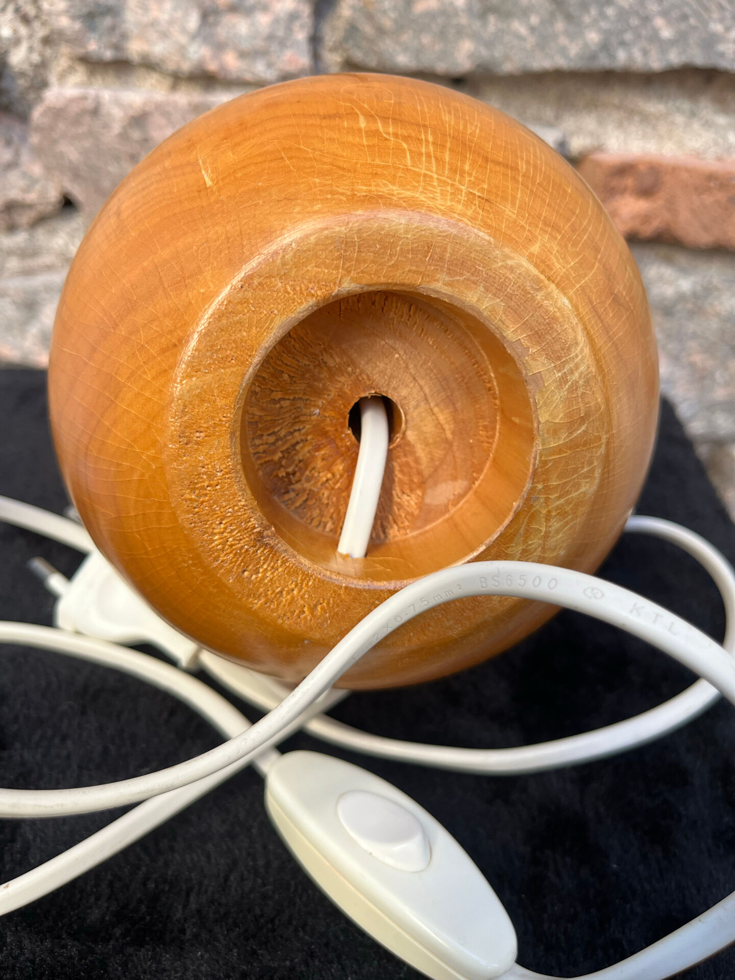 Pied de lampe boule bois massif années 80