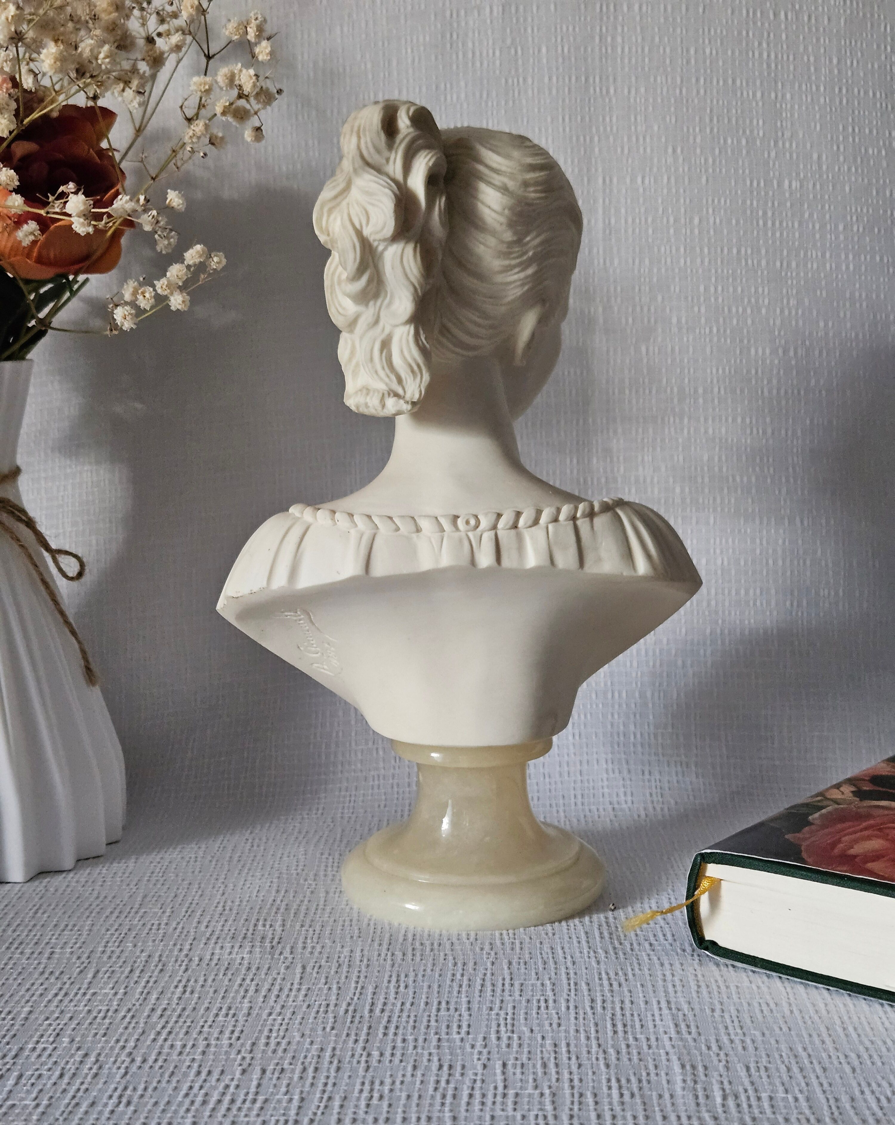 Vintage female bust Italy