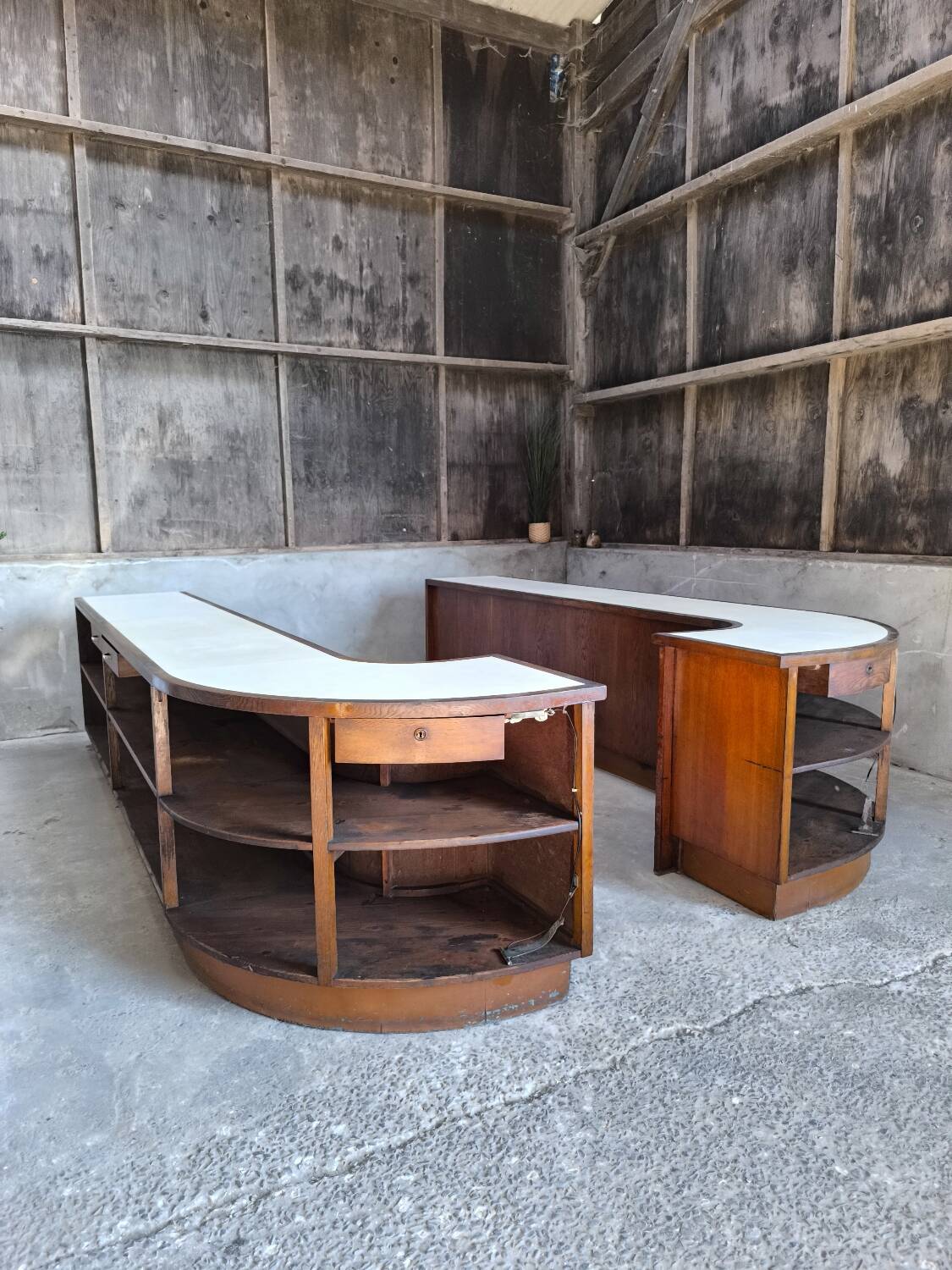 Ensemble de 2 comptoirs de magasin 1950