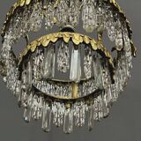 Antique chandelier in gilded bronze with crystal pendants.