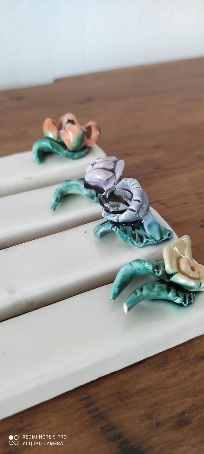 Ceramic knife holder