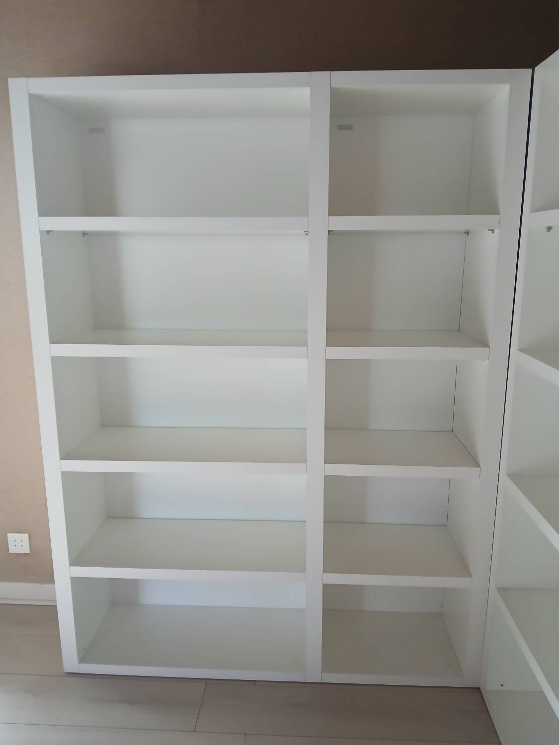 Gautier corner library – contemporary white lines