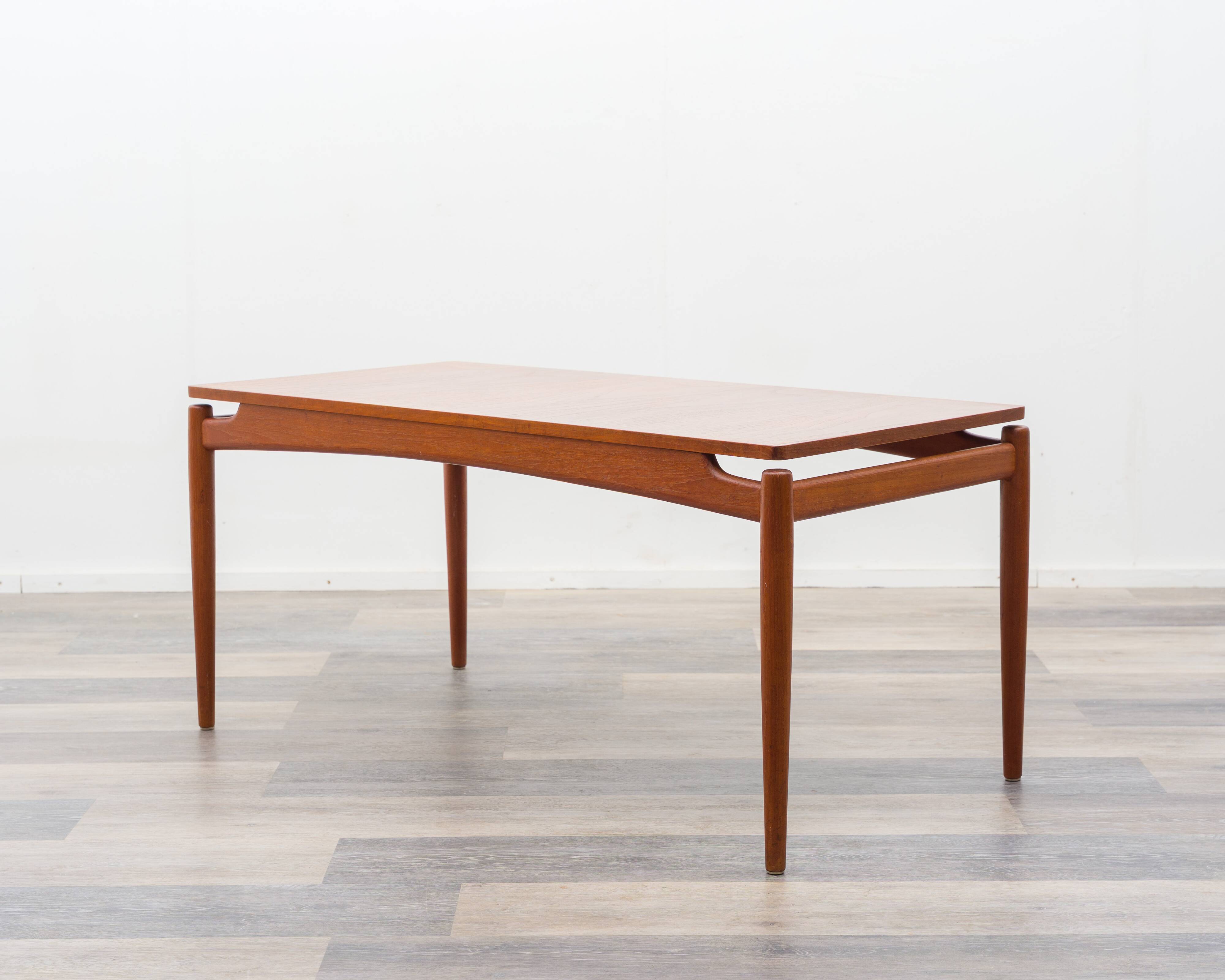 Large Scandinavian coffee table in teak from the 1960s.