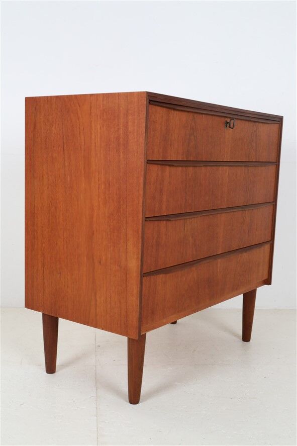 Fully restored mid-century teak dresser with 4 drawers / Danish modern design / 1960s