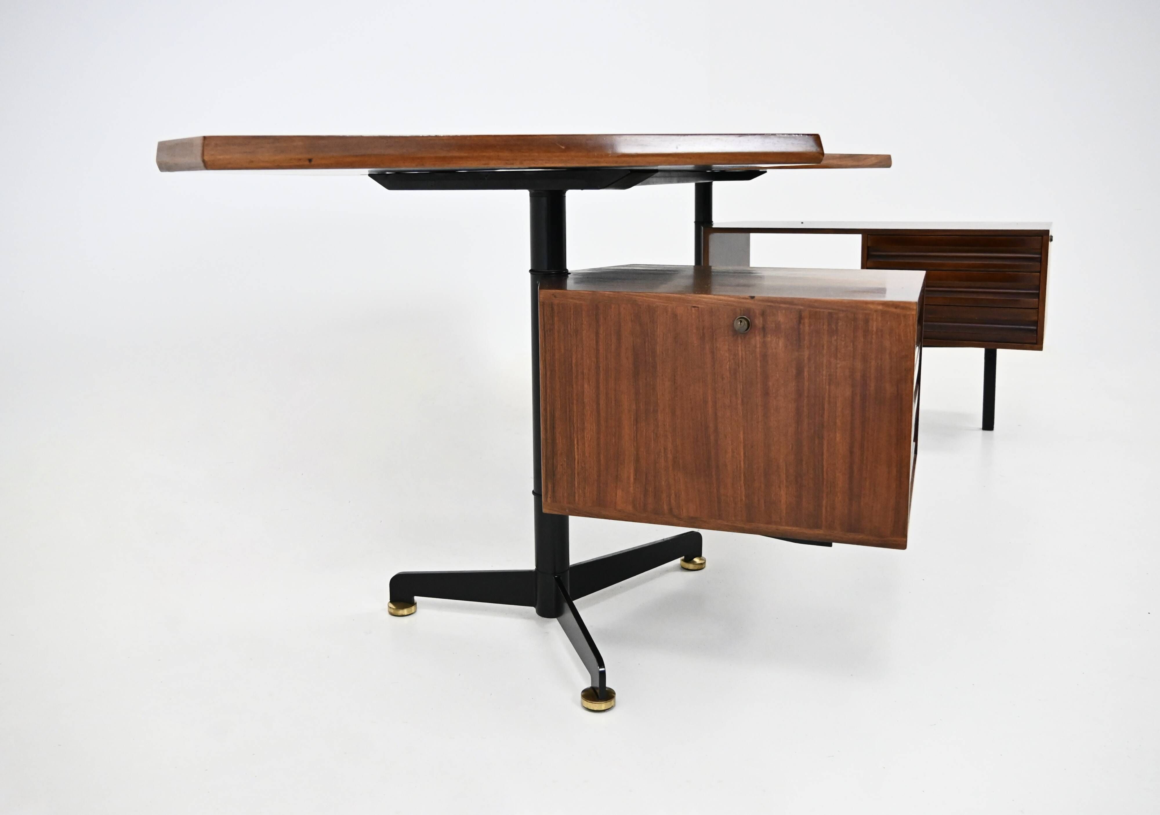 T96 "Boomerang" desk by Osvaldo Borsani for Tecno, 1960s