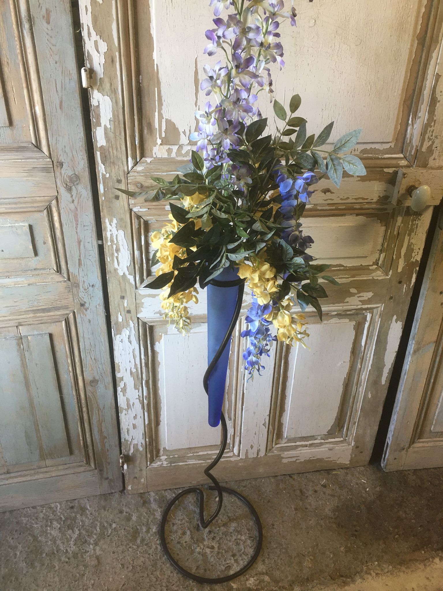 Vase/soliflore de sol sur pied en métal